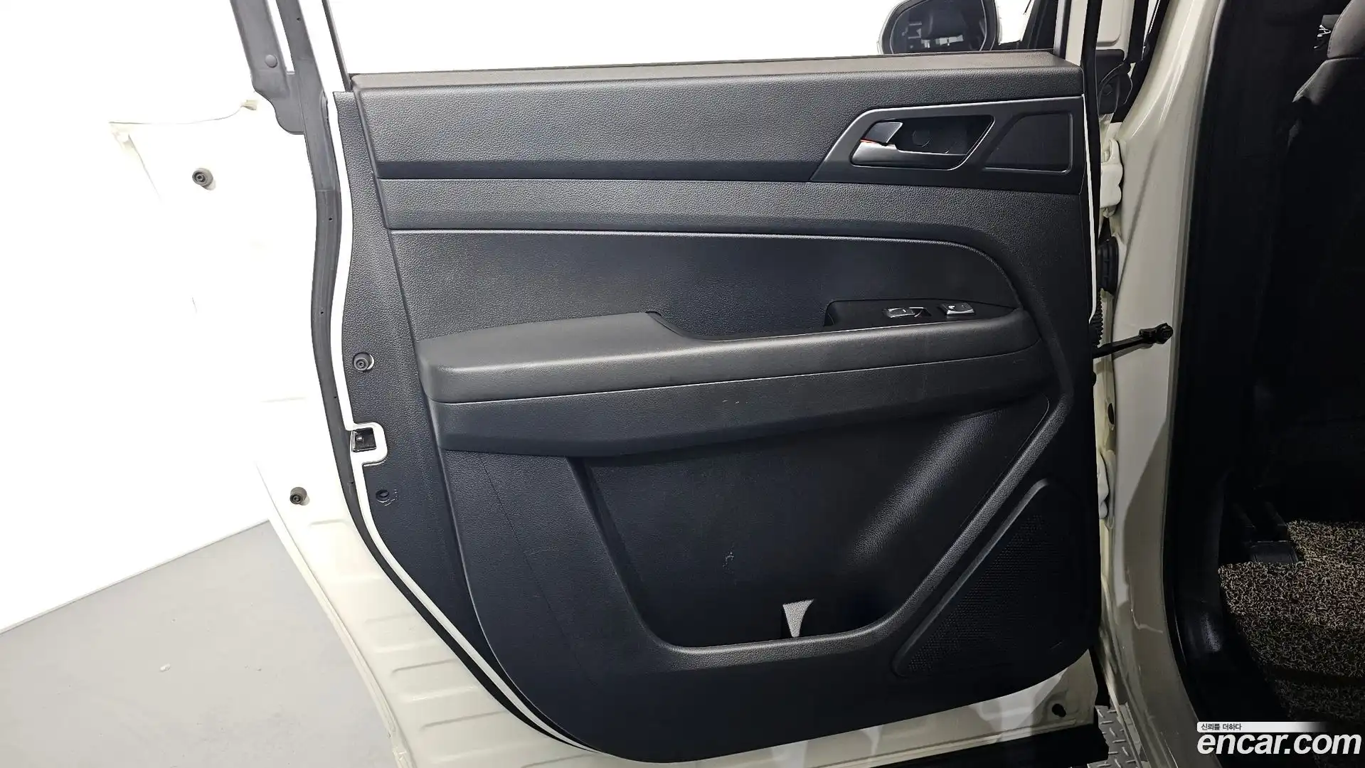 Rexton KG Mobility 2022.5-INNER-035