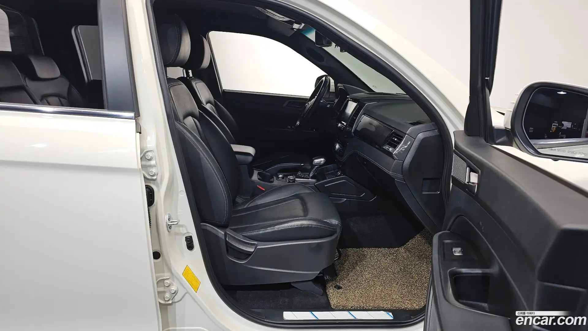 Rexton KG Mobility 2022.5-INNER-036