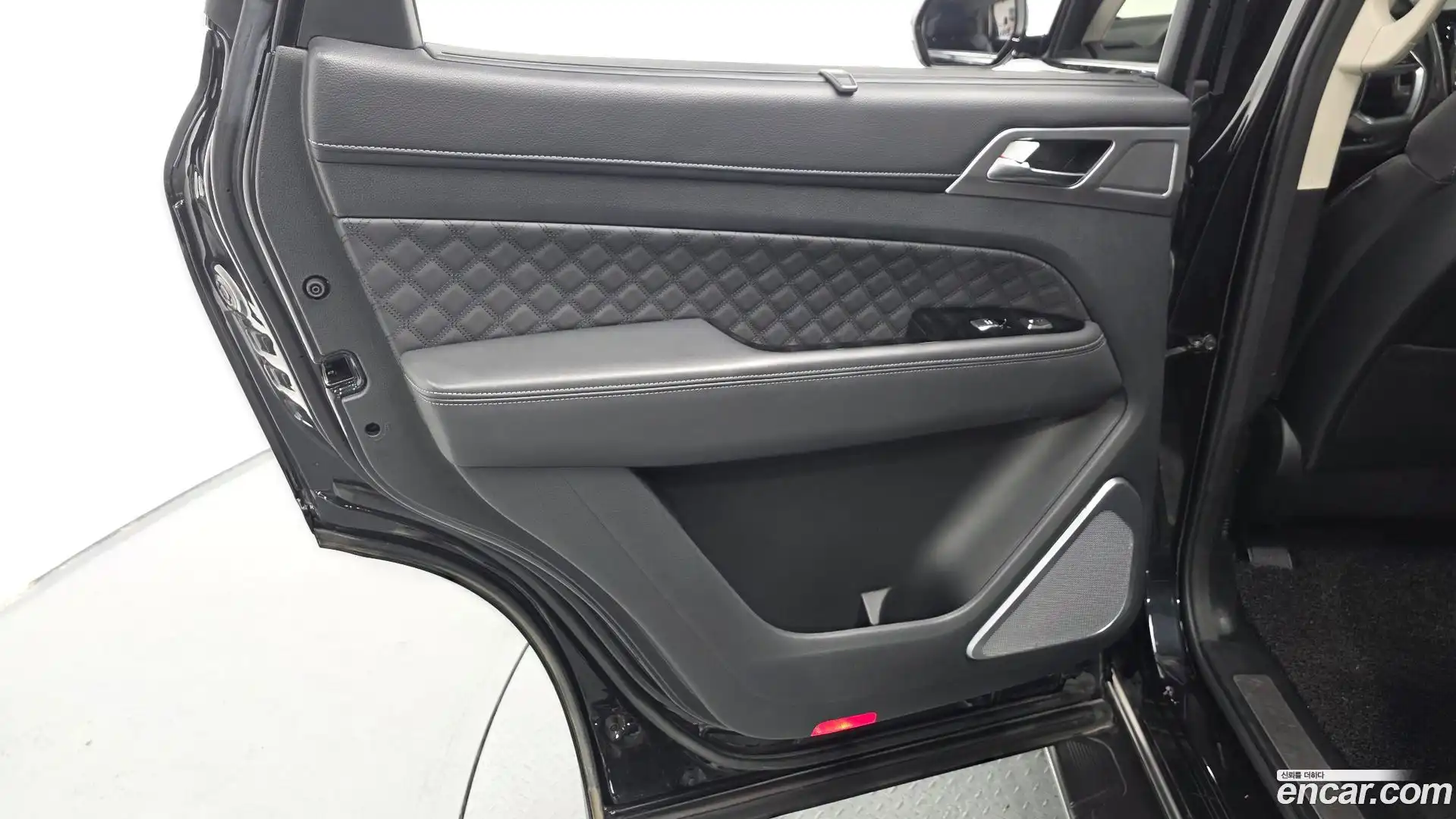 Rexton KG Mobility 2020.10-INNER-035