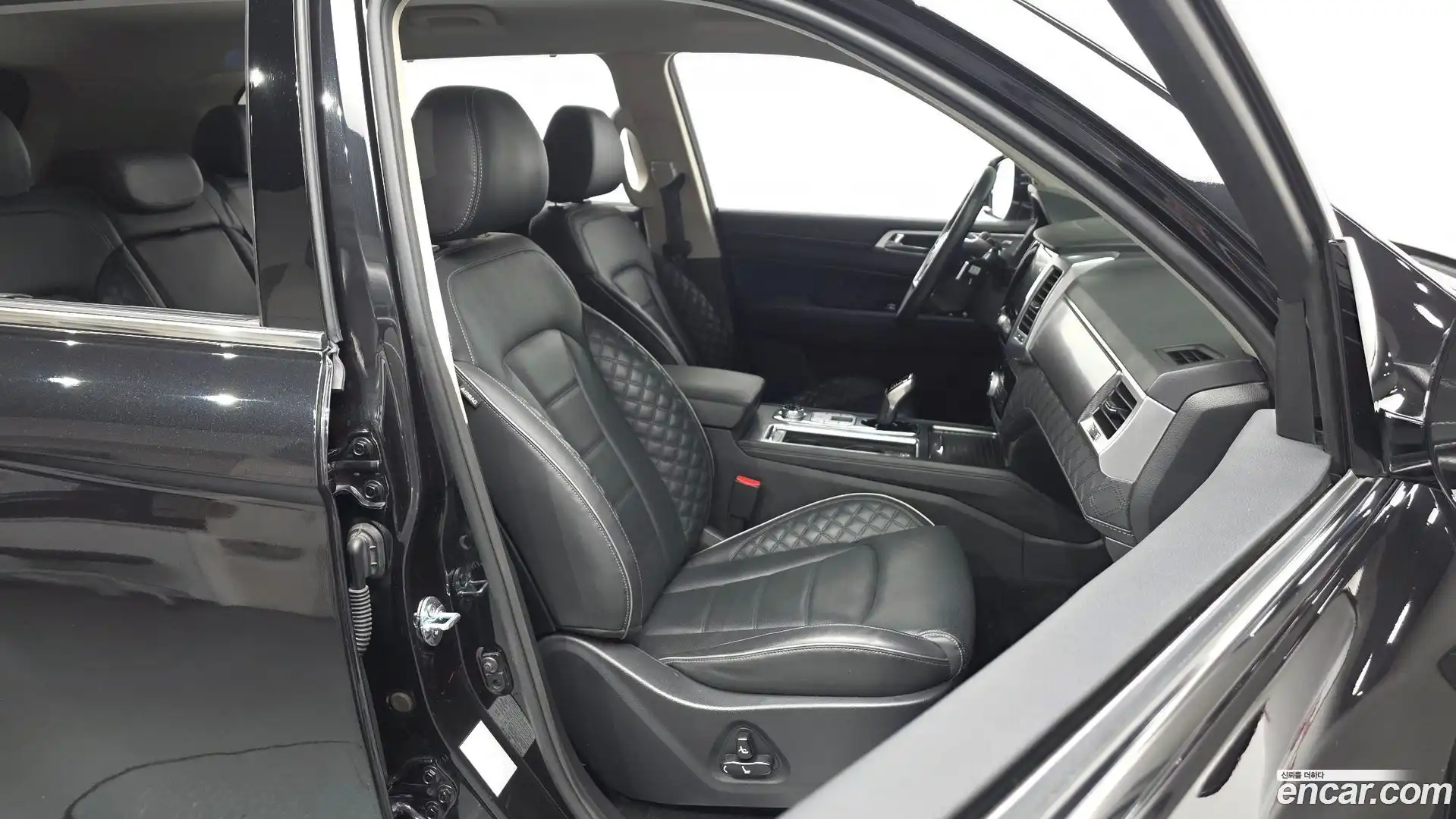 Rexton KG Mobility 2020.10-INNER-036