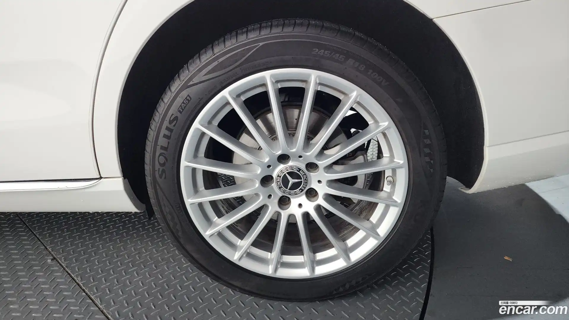 E-Class Mercedes-Benz 2023.7-OUTER-031