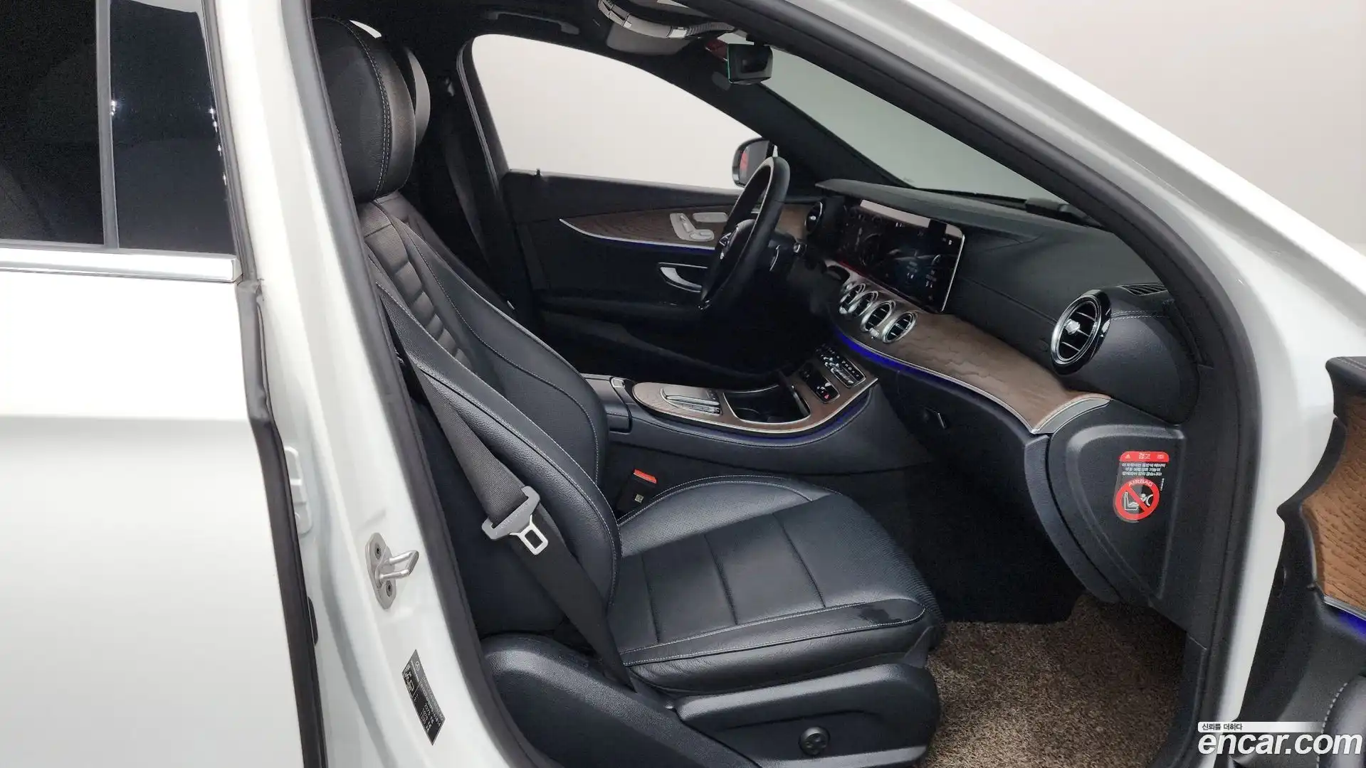 E-Class Mercedes-Benz 2023.7-INNER-036