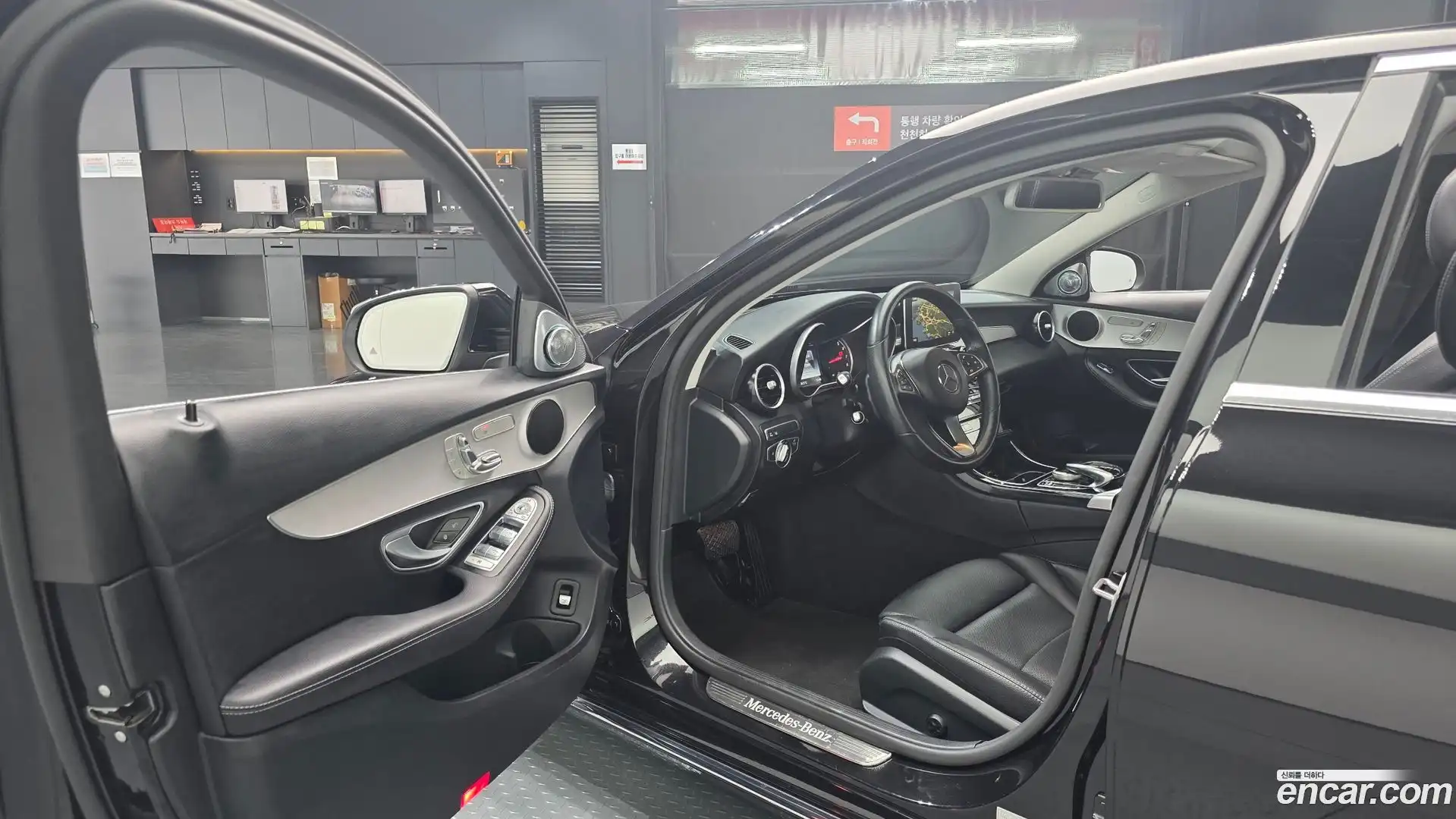 C-Class Mercedes-Benz 2017.5-INNER-010