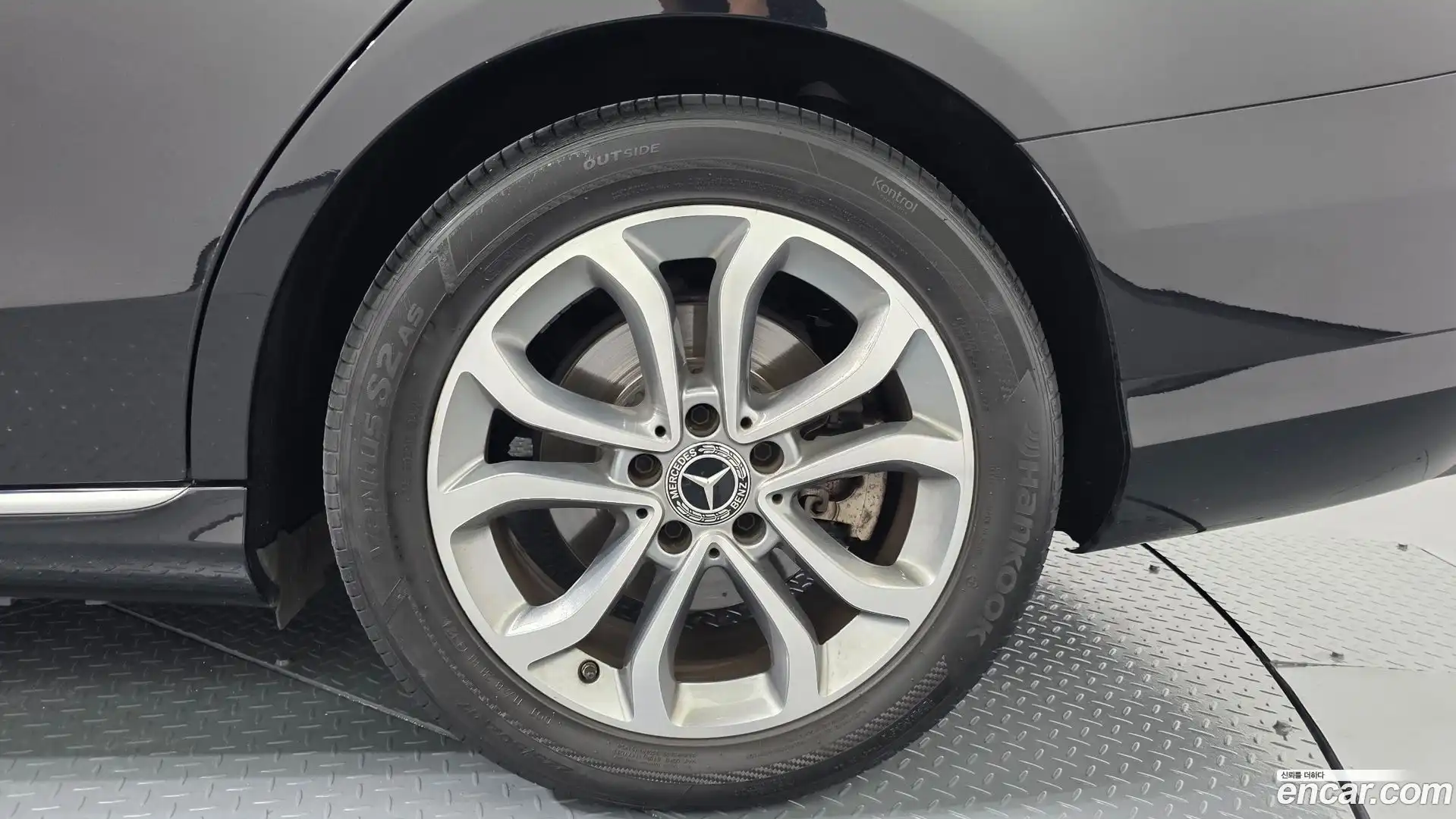 C-Class Mercedes-Benz 2017.5-OUTER-031