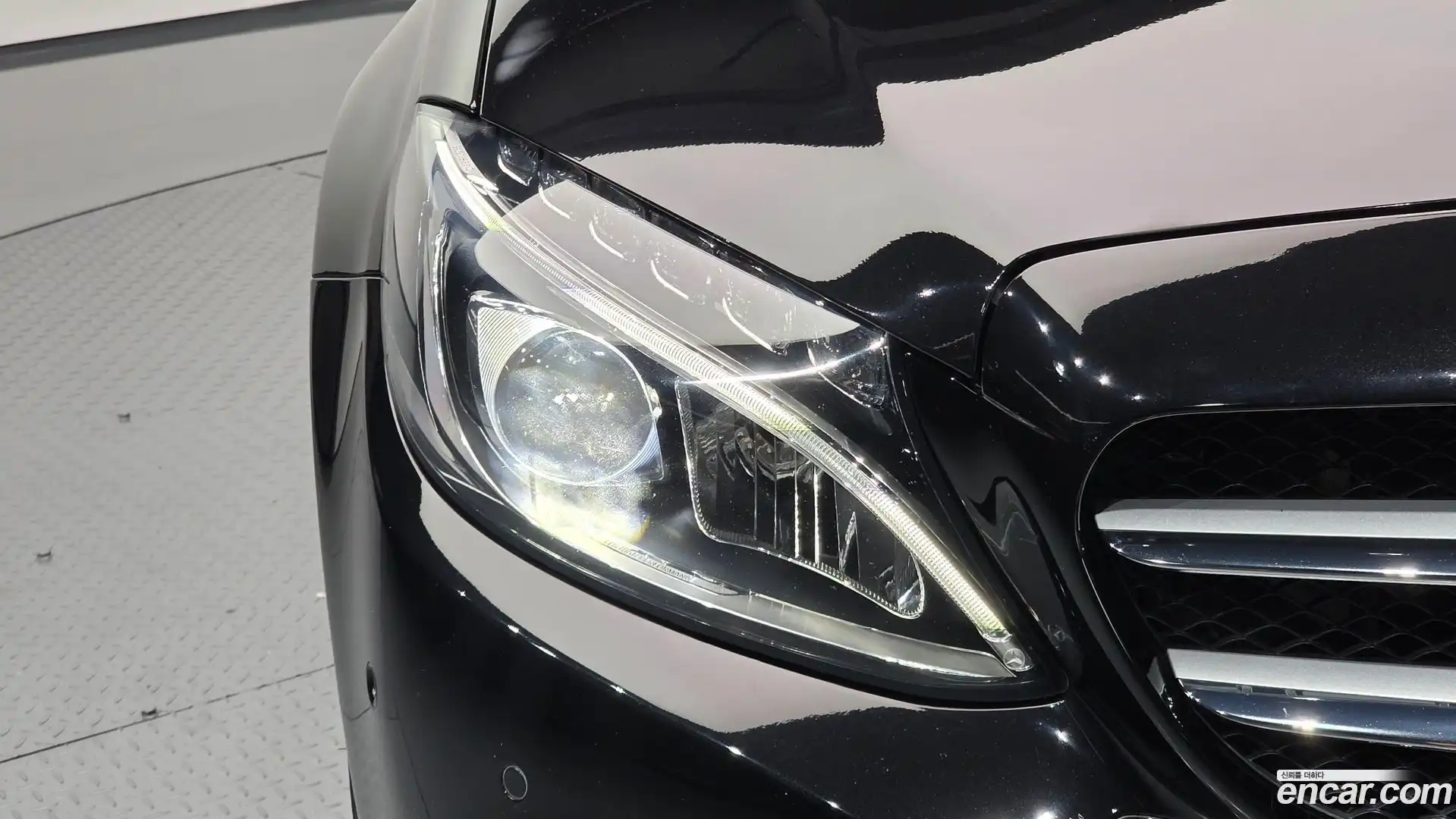 C-Class Mercedes-Benz 2017.5-OUTER-032
