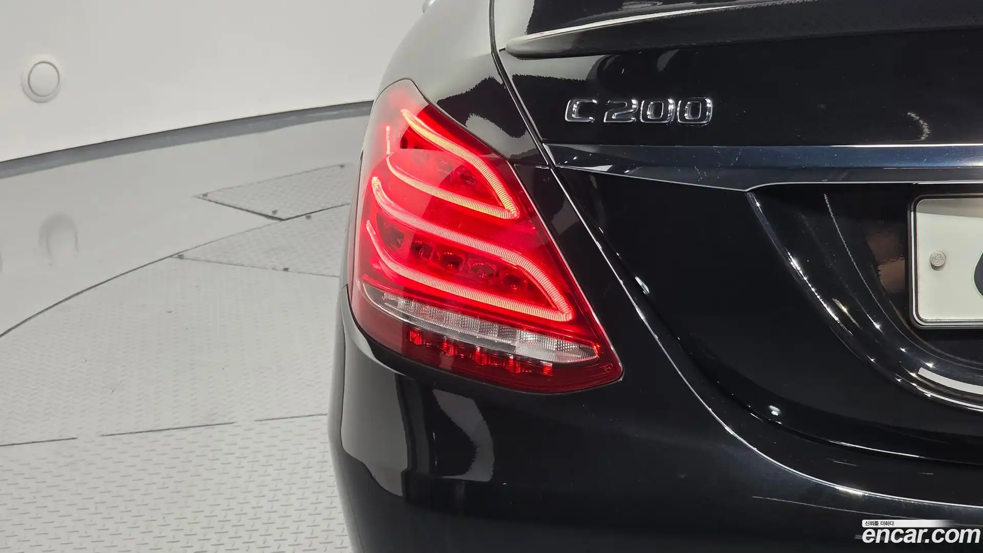 C-Class Mercedes-Benz 2017.5-OUTER-033