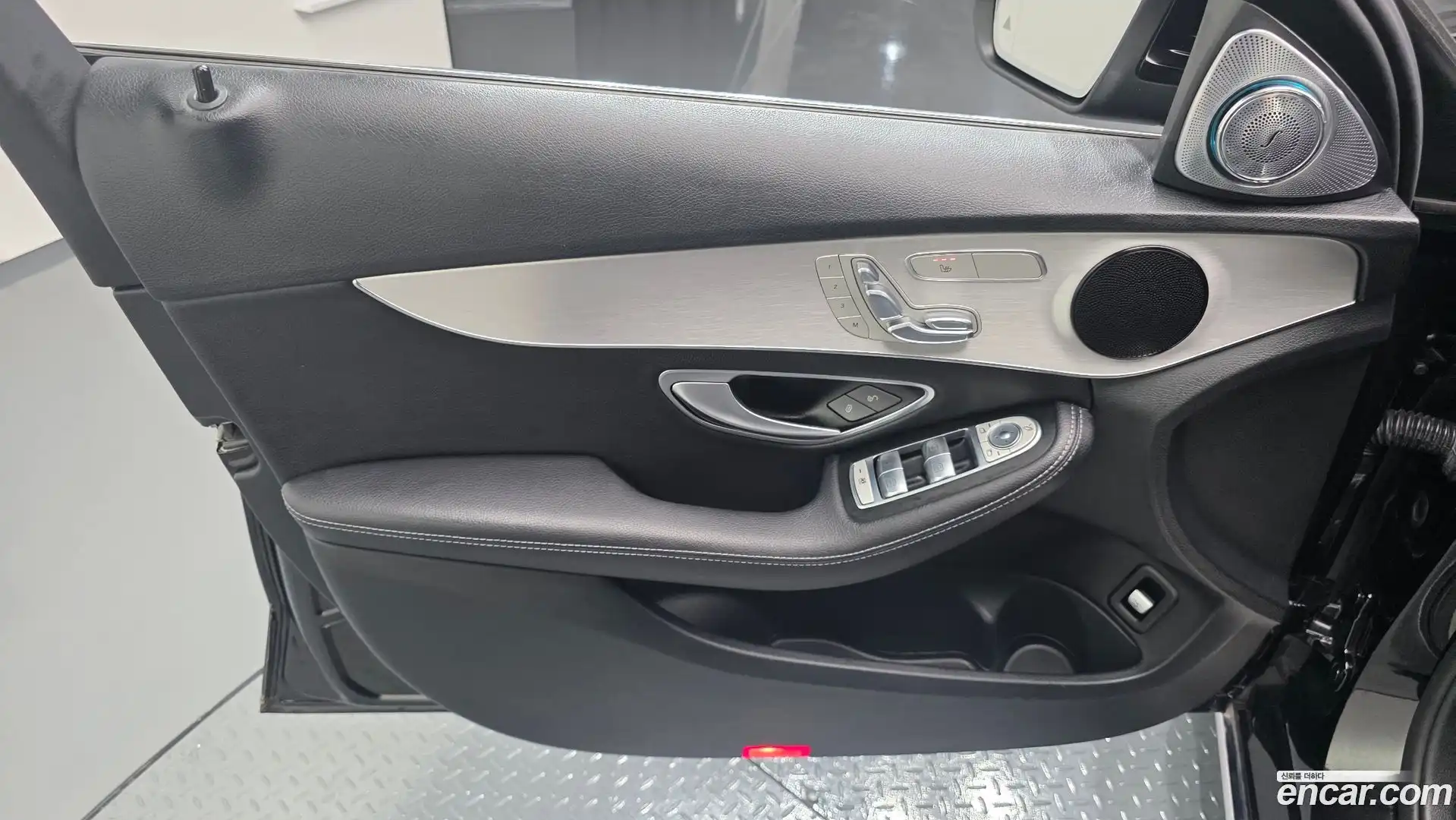 C-Class Mercedes-Benz 2017.5-INNER-034