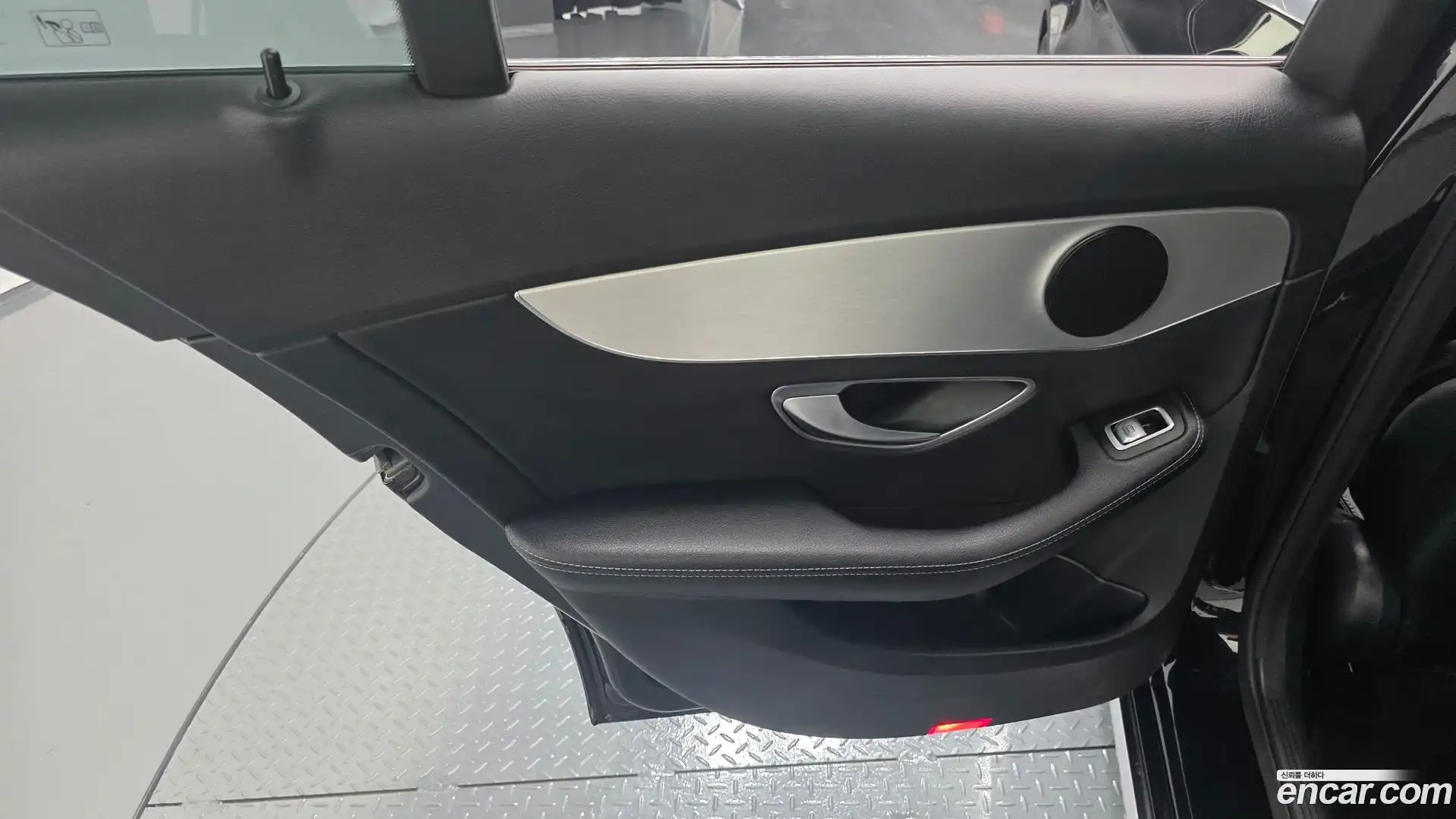 C-Class Mercedes-Benz 2017.5-INNER-035