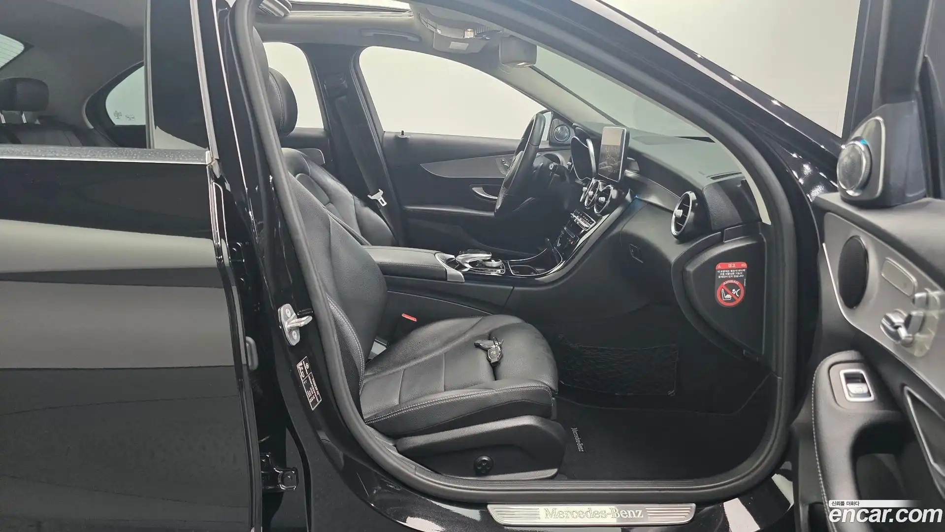 C-Class Mercedes-Benz 2017.5-INNER-036