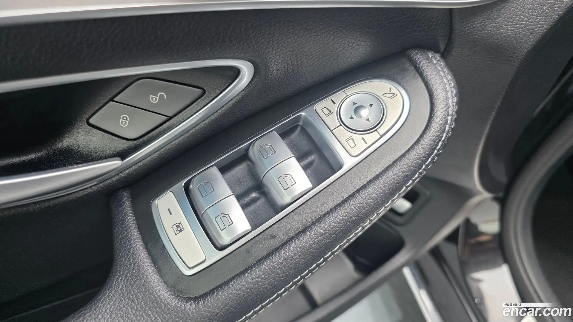 C-Class Mercedes-Benz 2017.5-OPTION-042