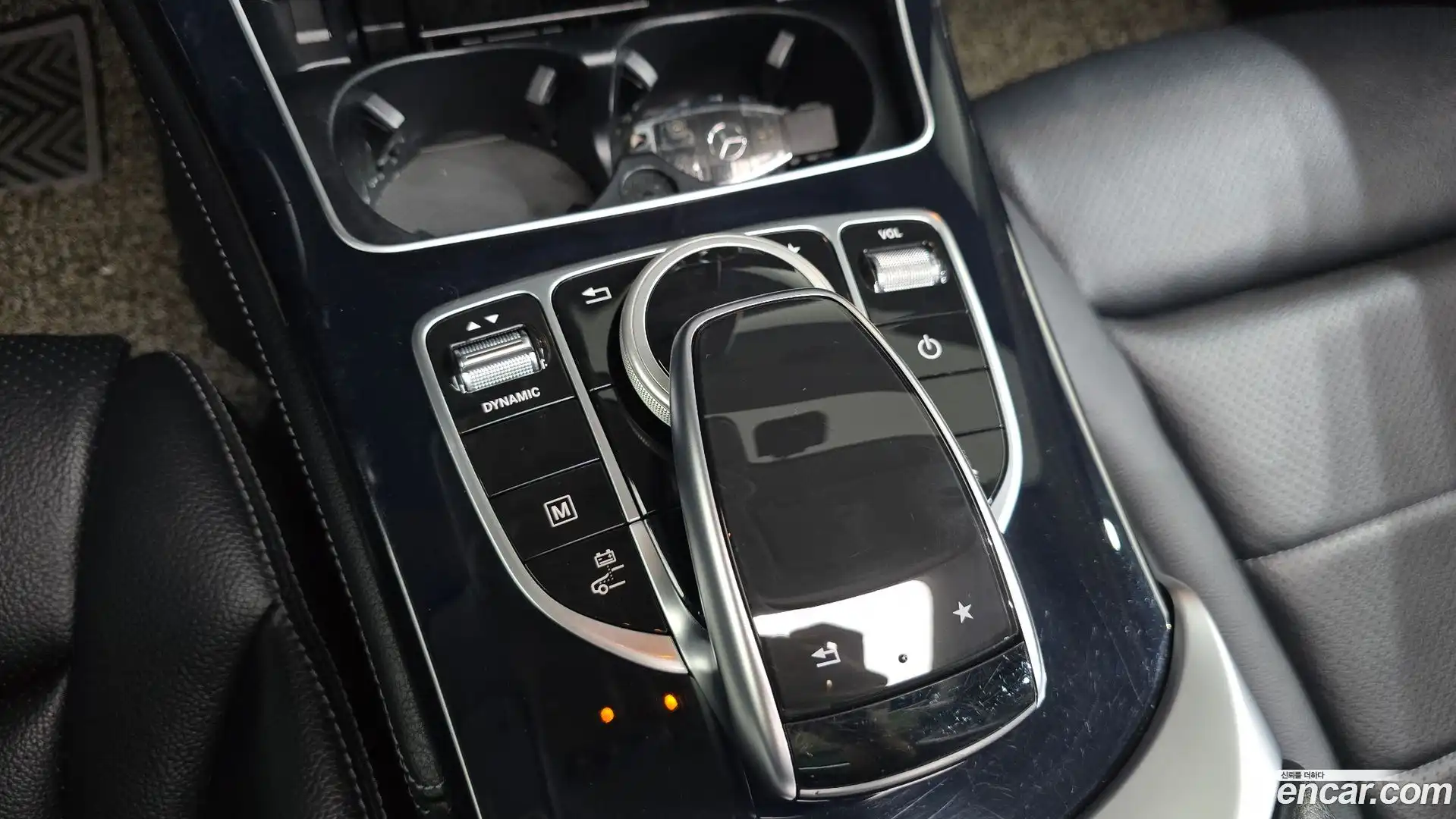GLC-Class Mercedes-Benz 2018.3-INNER-009