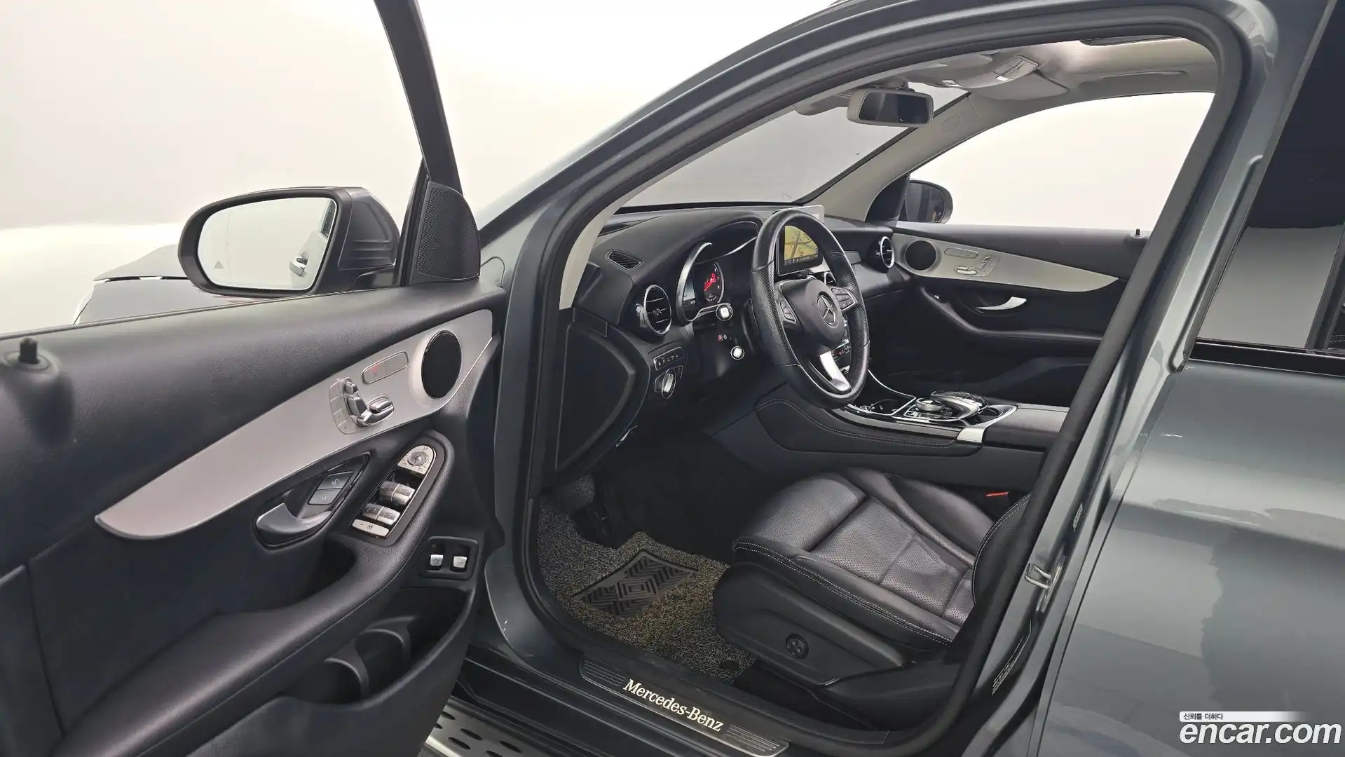 GLC-Class Mercedes-Benz 2018.3-INNER-010