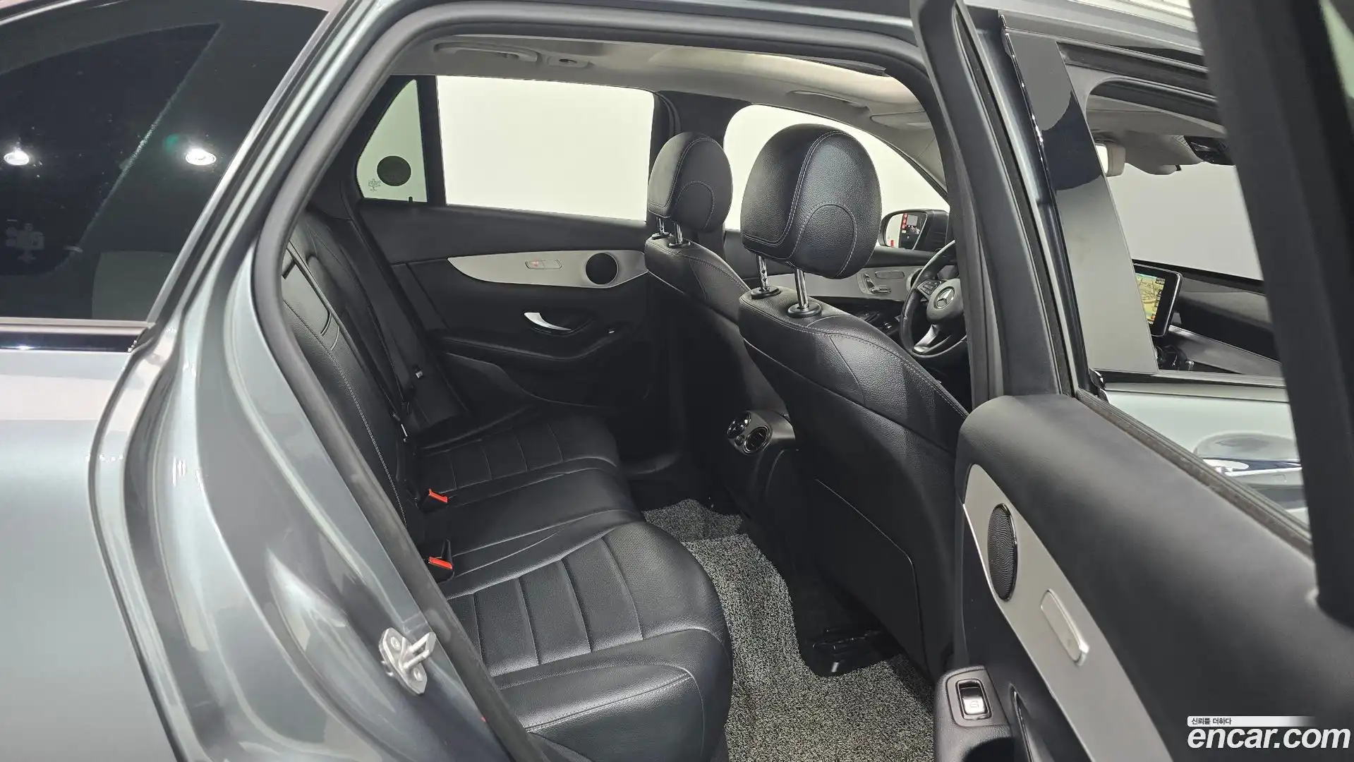 GLC-Class Mercedes-Benz 2018.3-OPTION-015