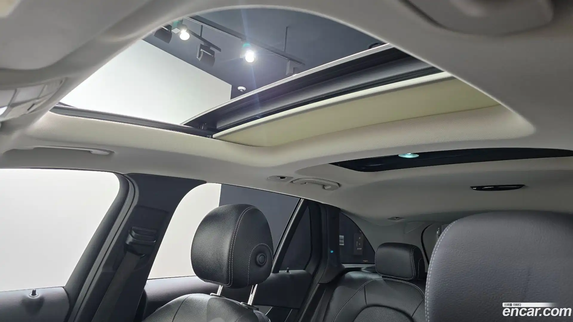 GLC-Class Mercedes-Benz 2018.3-OPTION-021