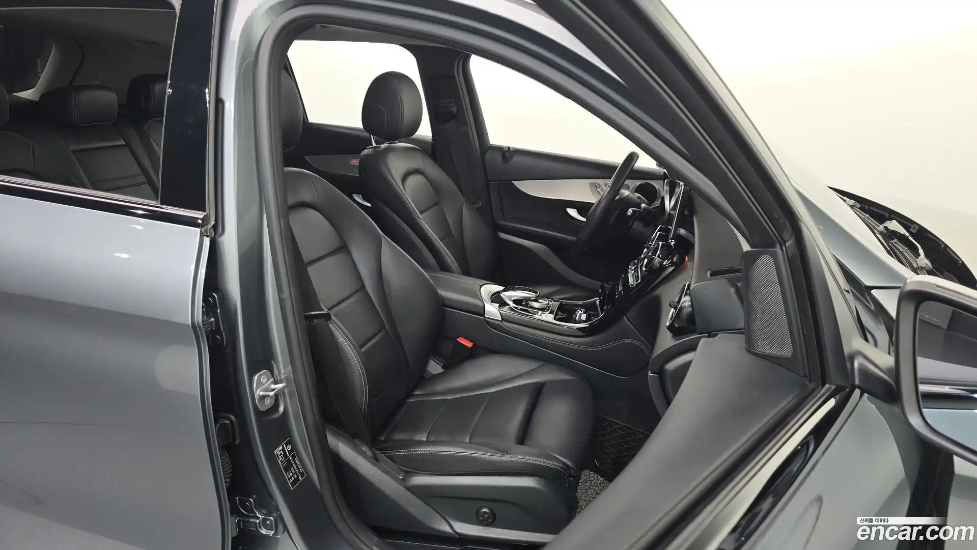 GLC-Class Mercedes-Benz 2018.3-INNER-036