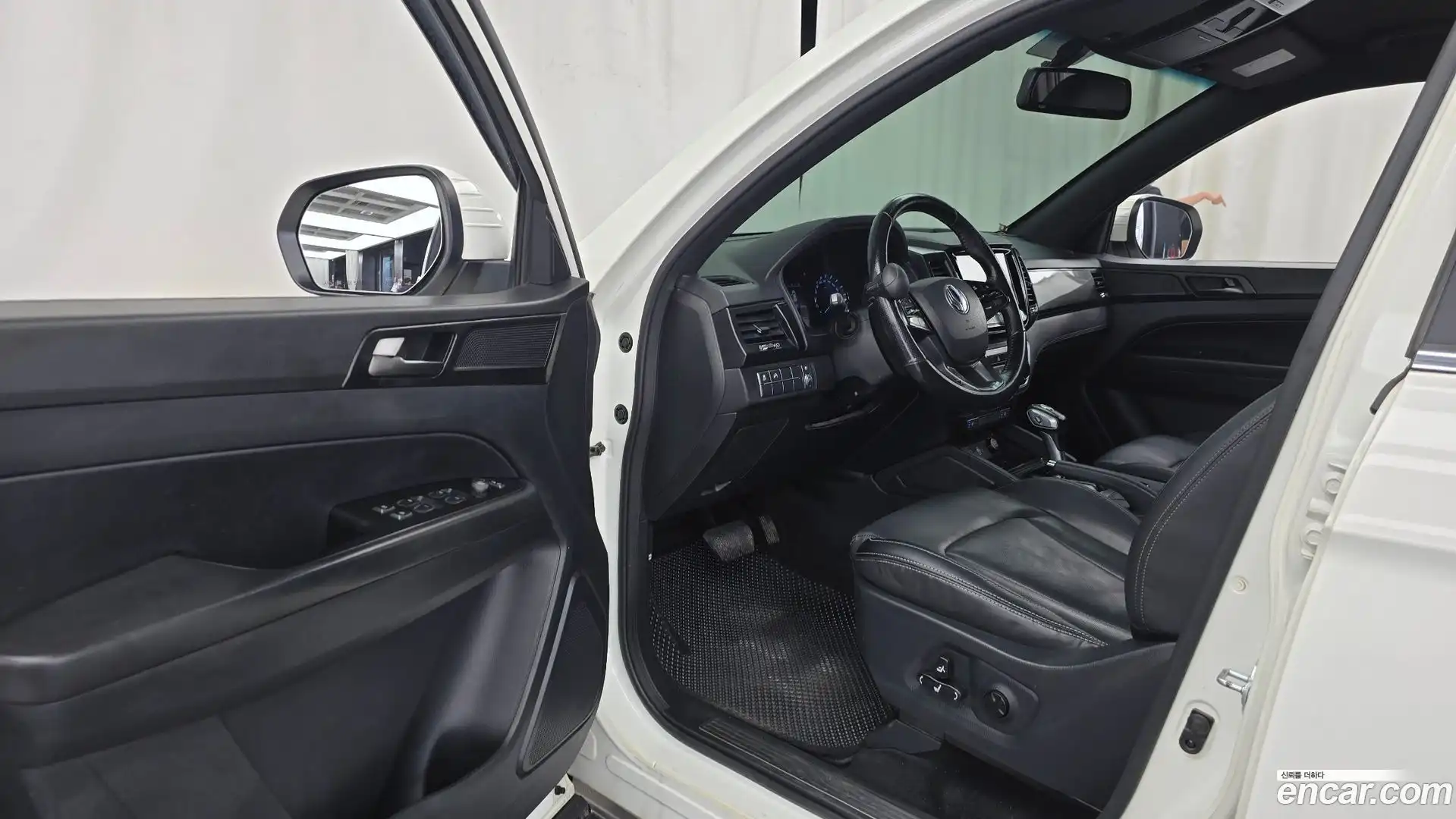 Rexton KG Mobility 2020.6-INNER-010