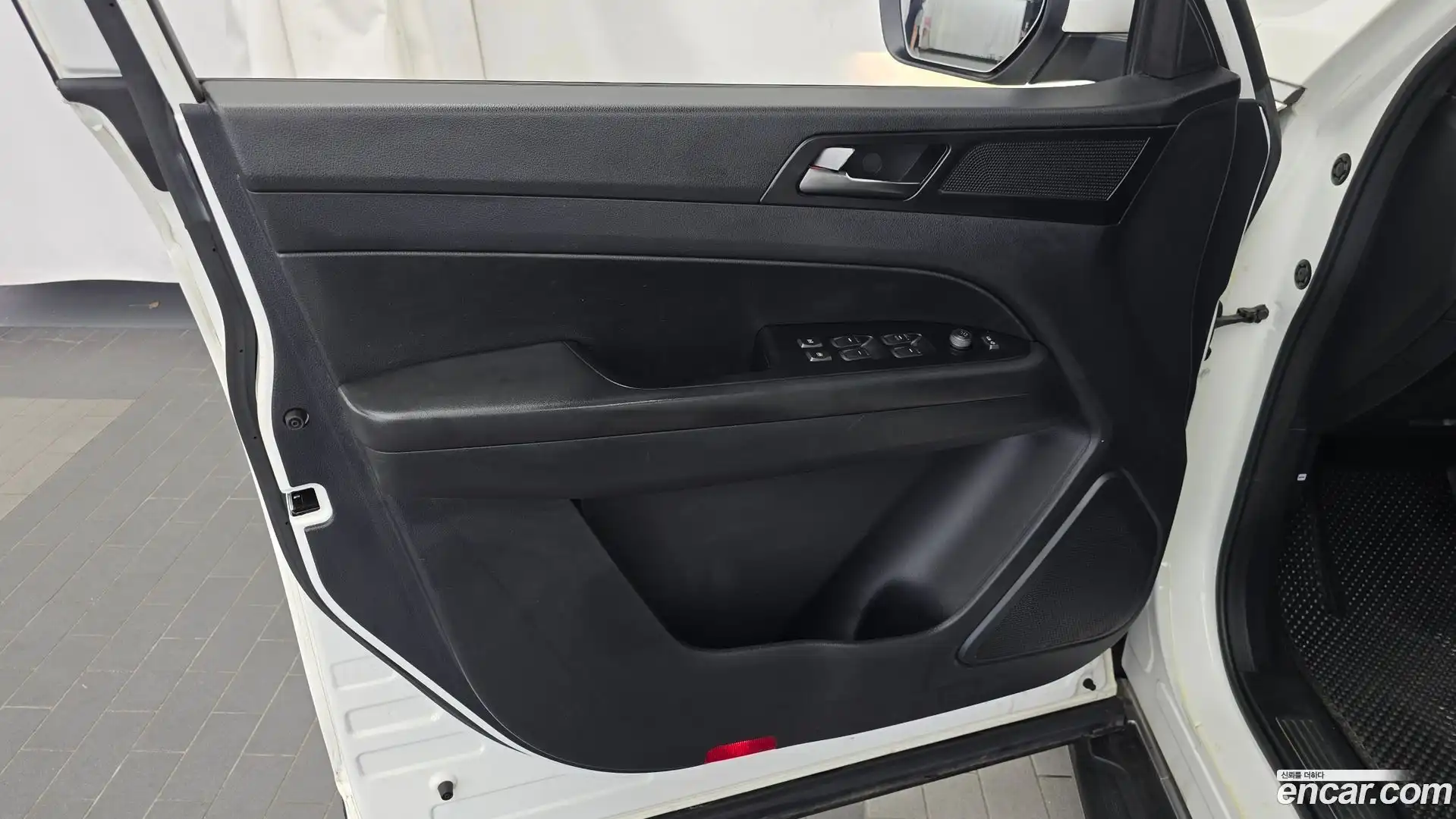 Rexton KG Mobility 2020.6-INNER-034