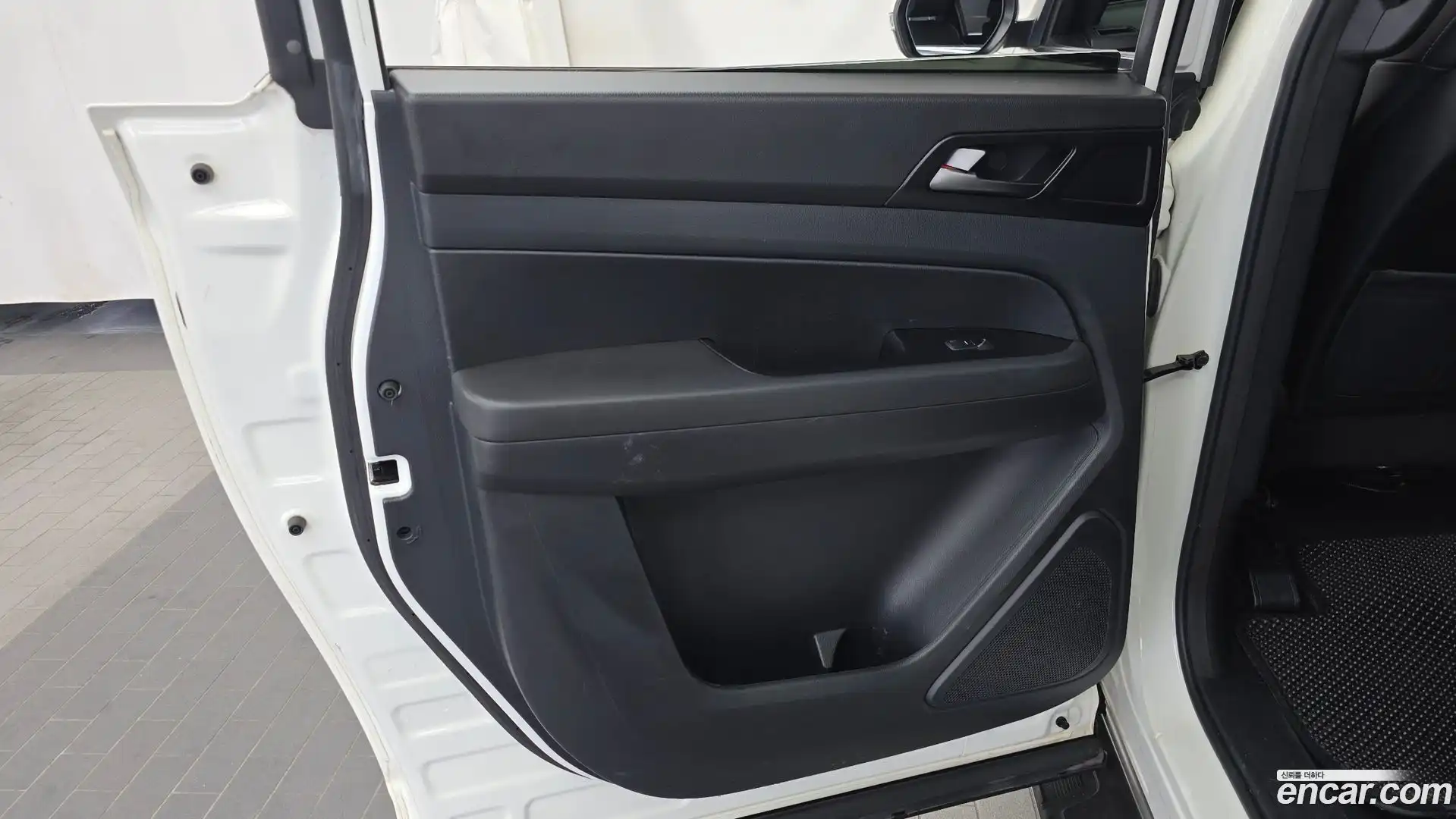Rexton KG Mobility 2020.6-INNER-035