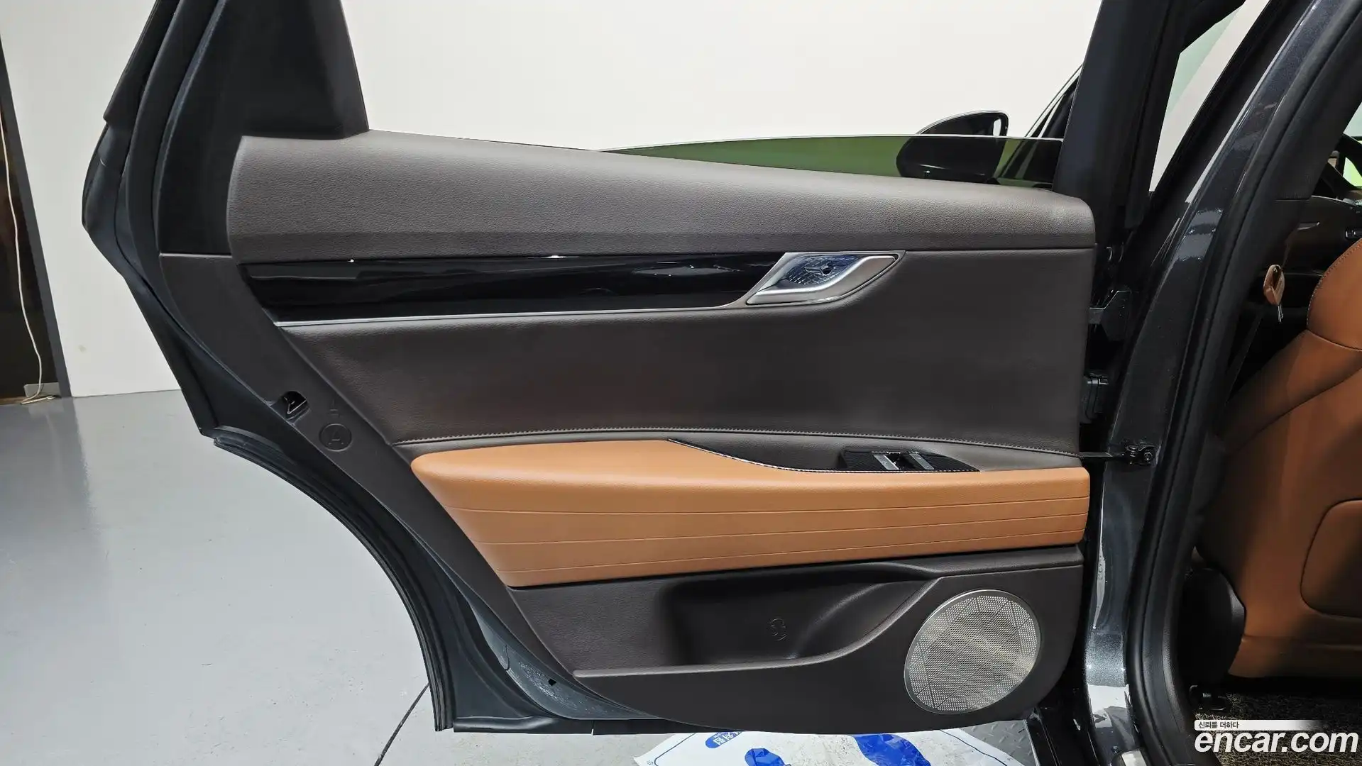 G80 Genesis 2021.3-INNER-035