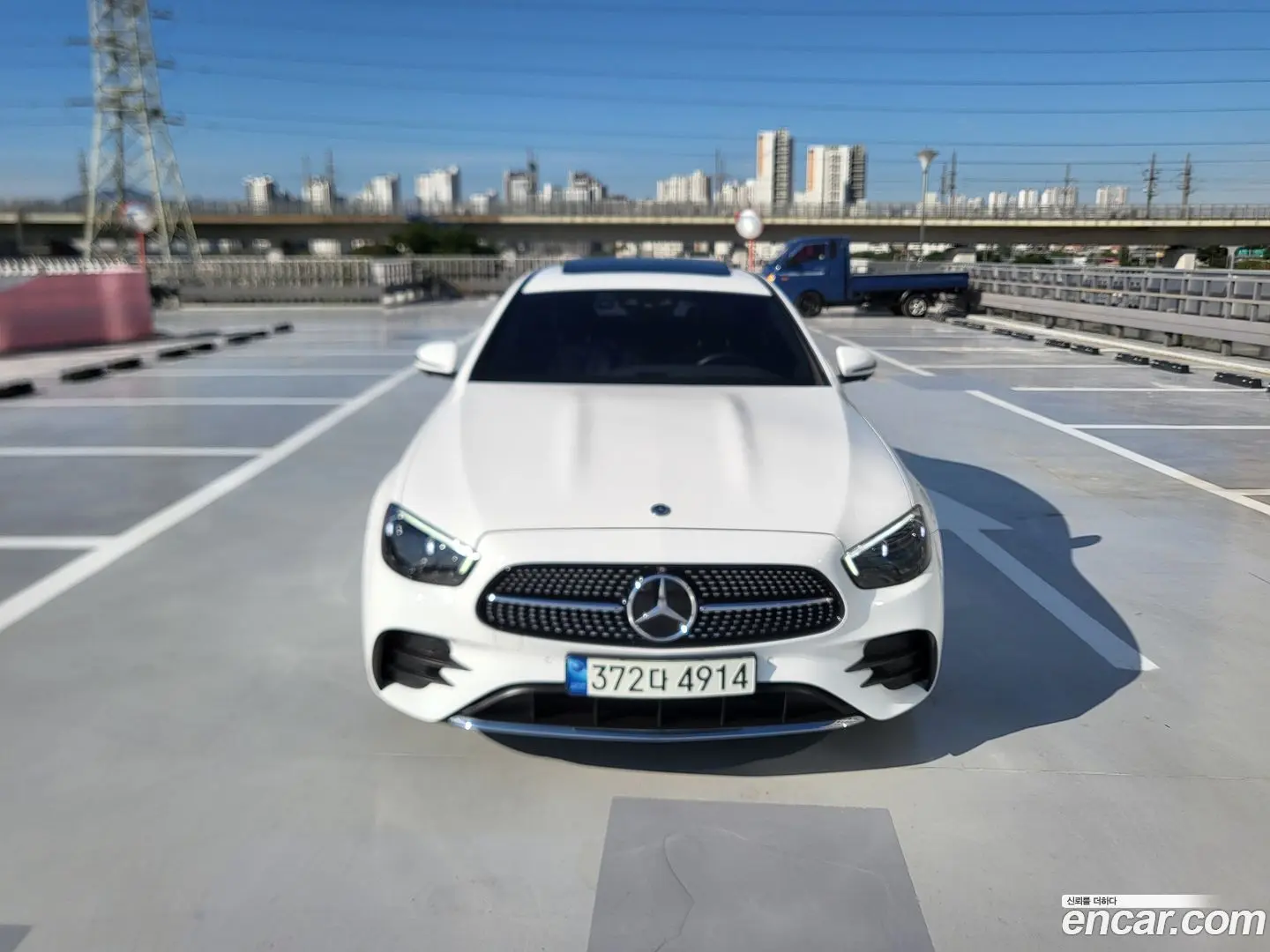 Main__Slider__Photo:E-Class Mercedes-Benz 2021.6-0