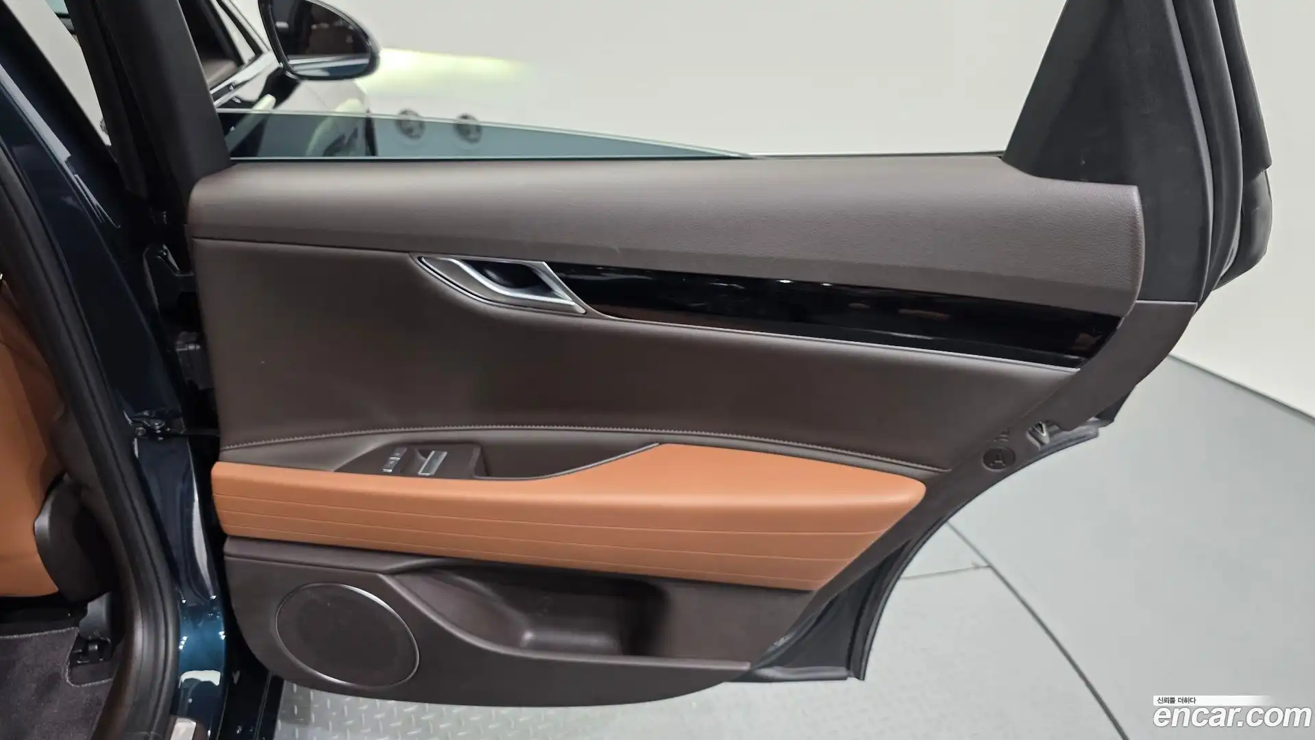 G80 Genesis 2022.4-INNER-035