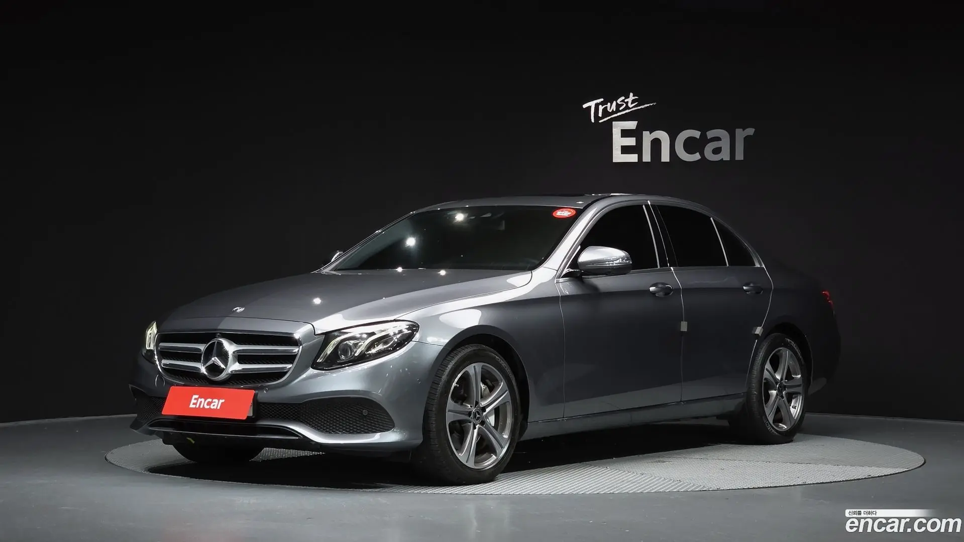 Main__Slider__Photo:E-Class Mercedes-Benz 2018.3-0