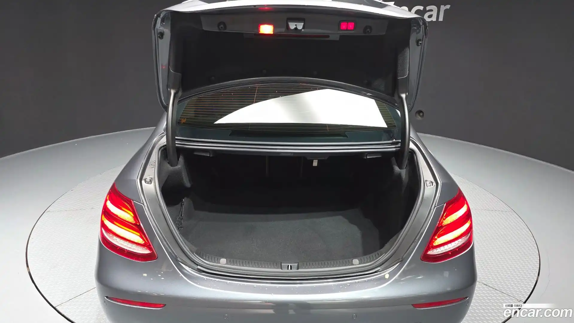 E-Class Mercedes-Benz 2018.3-OPTION-024
