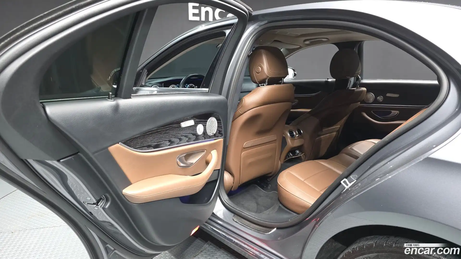 E-Class Mercedes-Benz 2018.3-INNER-036