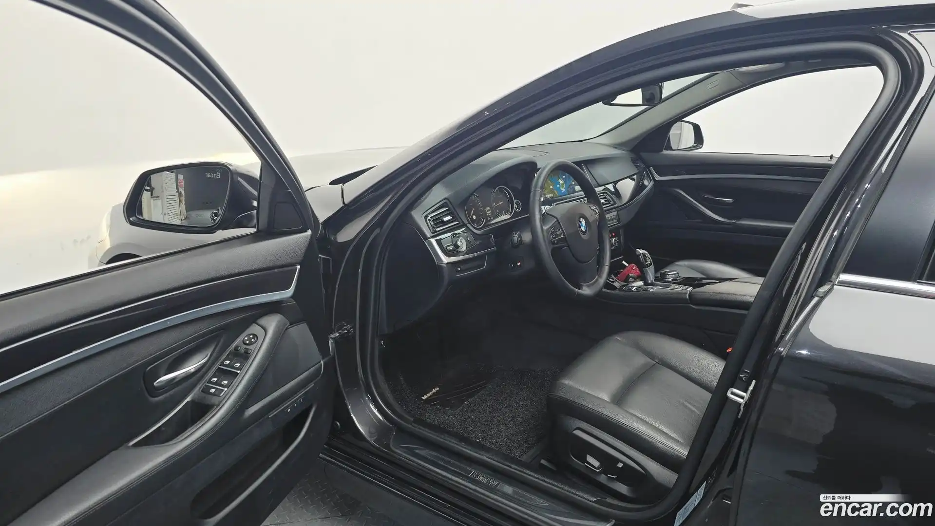 5-Series BMW 2015.4-INNER-010