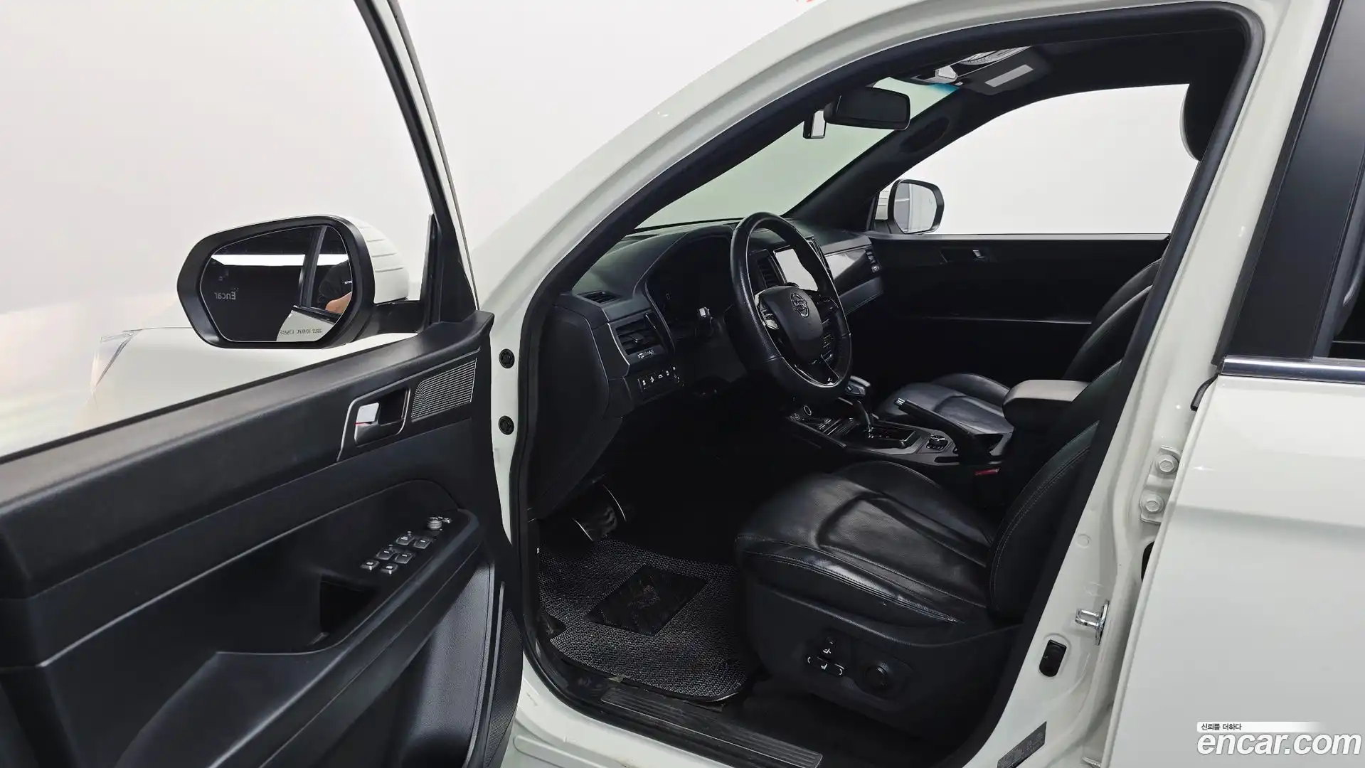 Rexton KG Mobility 2022.2-INNER-010
