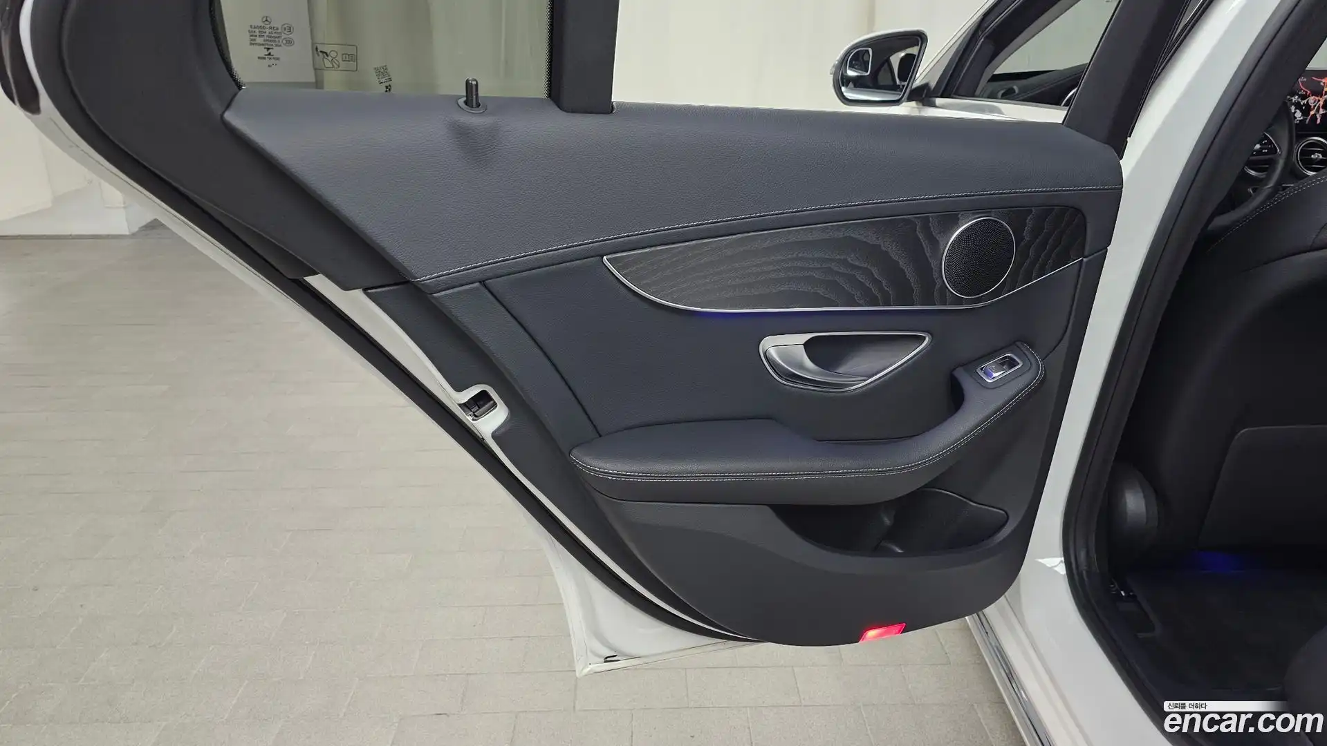 C-Class Mercedes-Benz 2019.6-INNER-035
