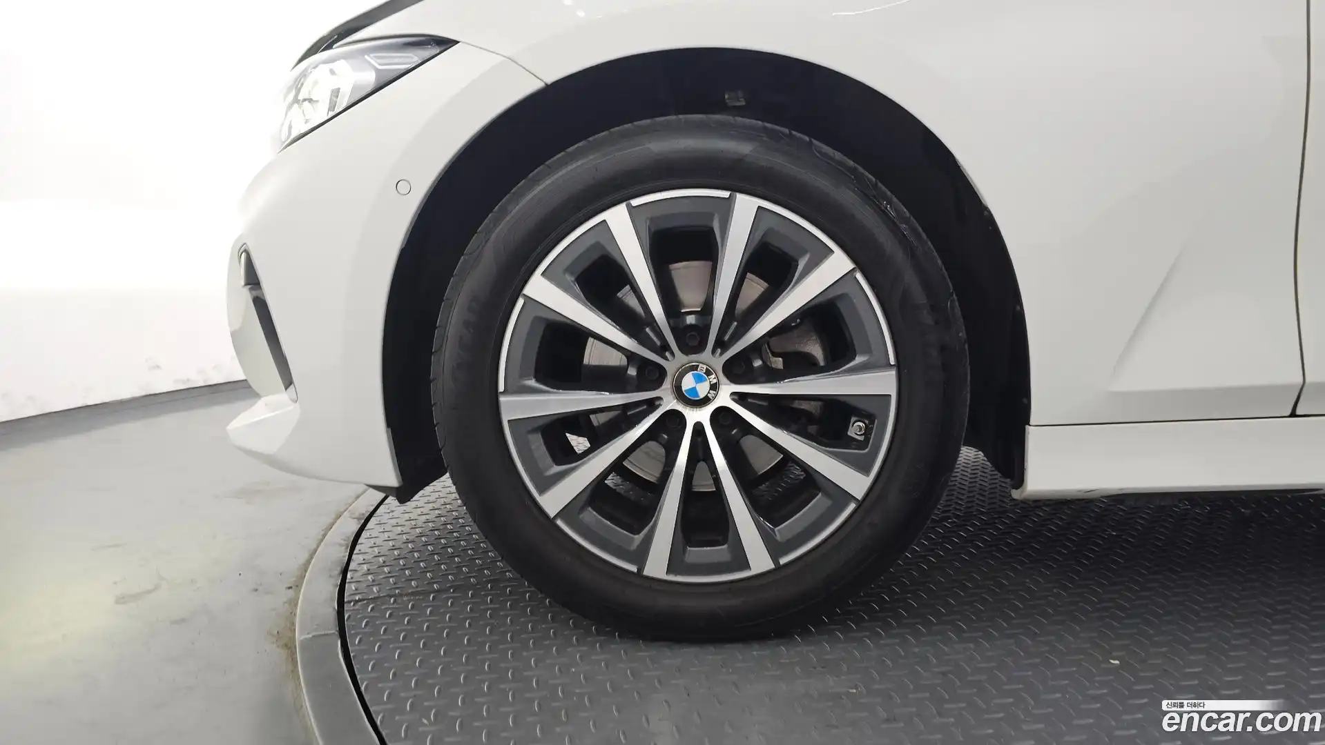 3-Series BMW 2023.4-OUTER-005