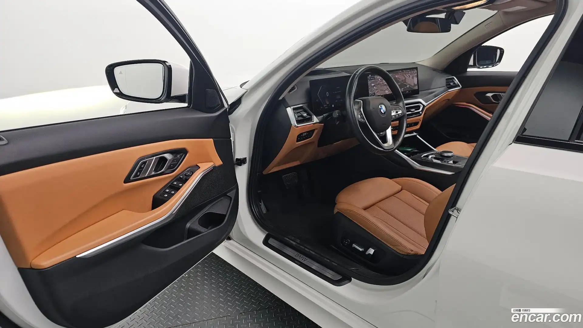 3-Series BMW 2023.4-INNER-010
