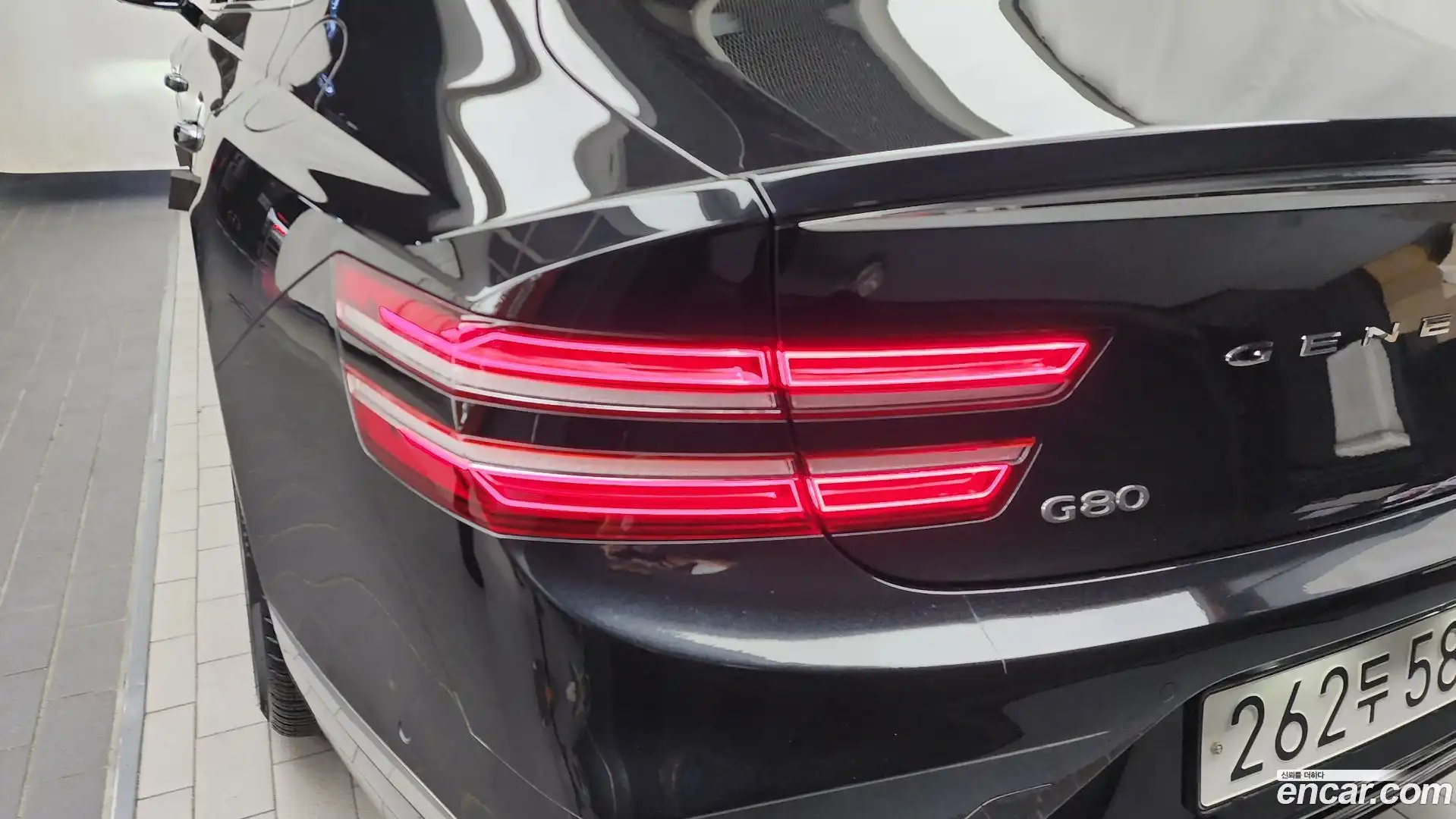 G80 Genesis 2025.0-OUTER-033
