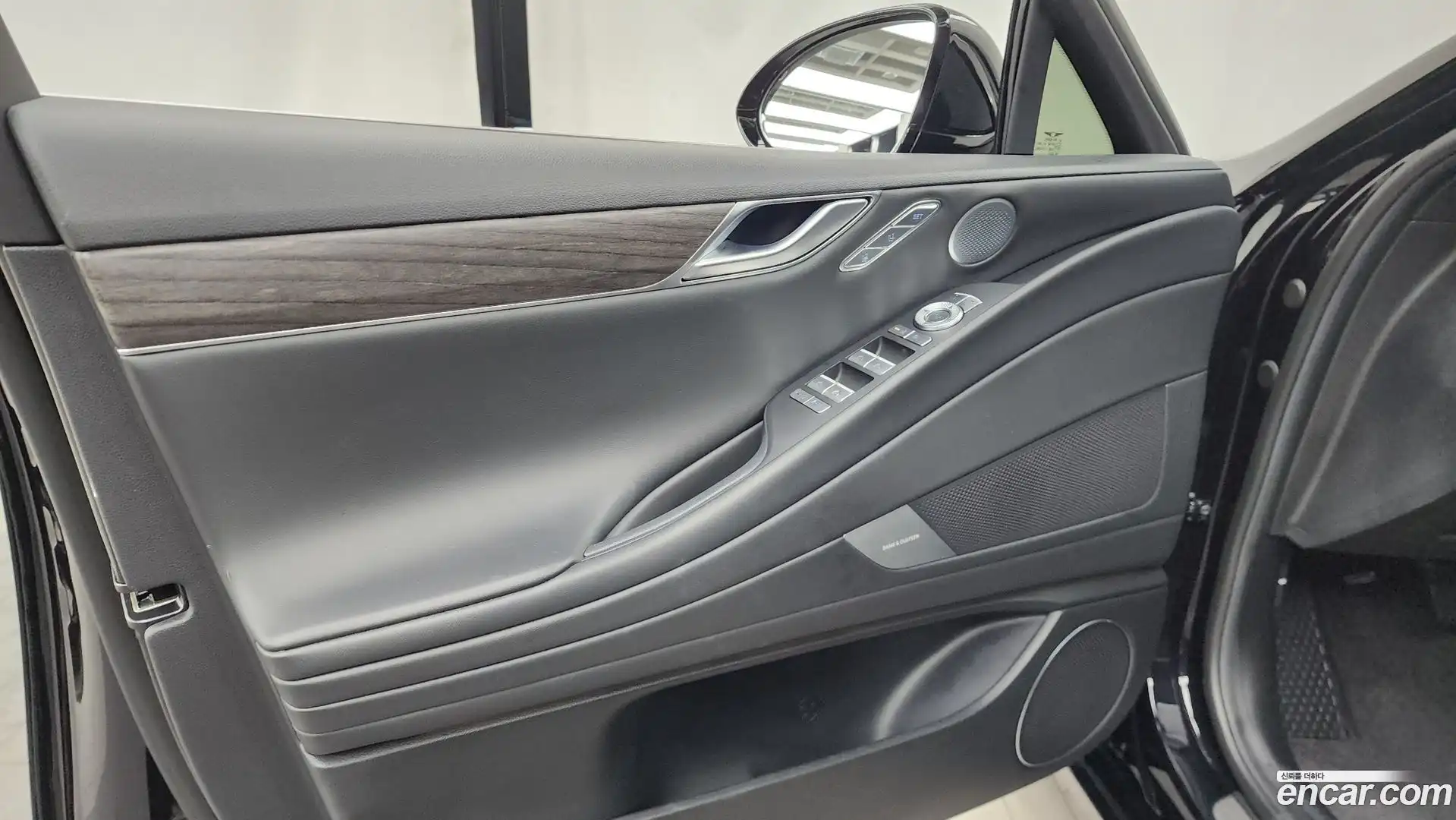 G80 Genesis 2025.0-INNER-034