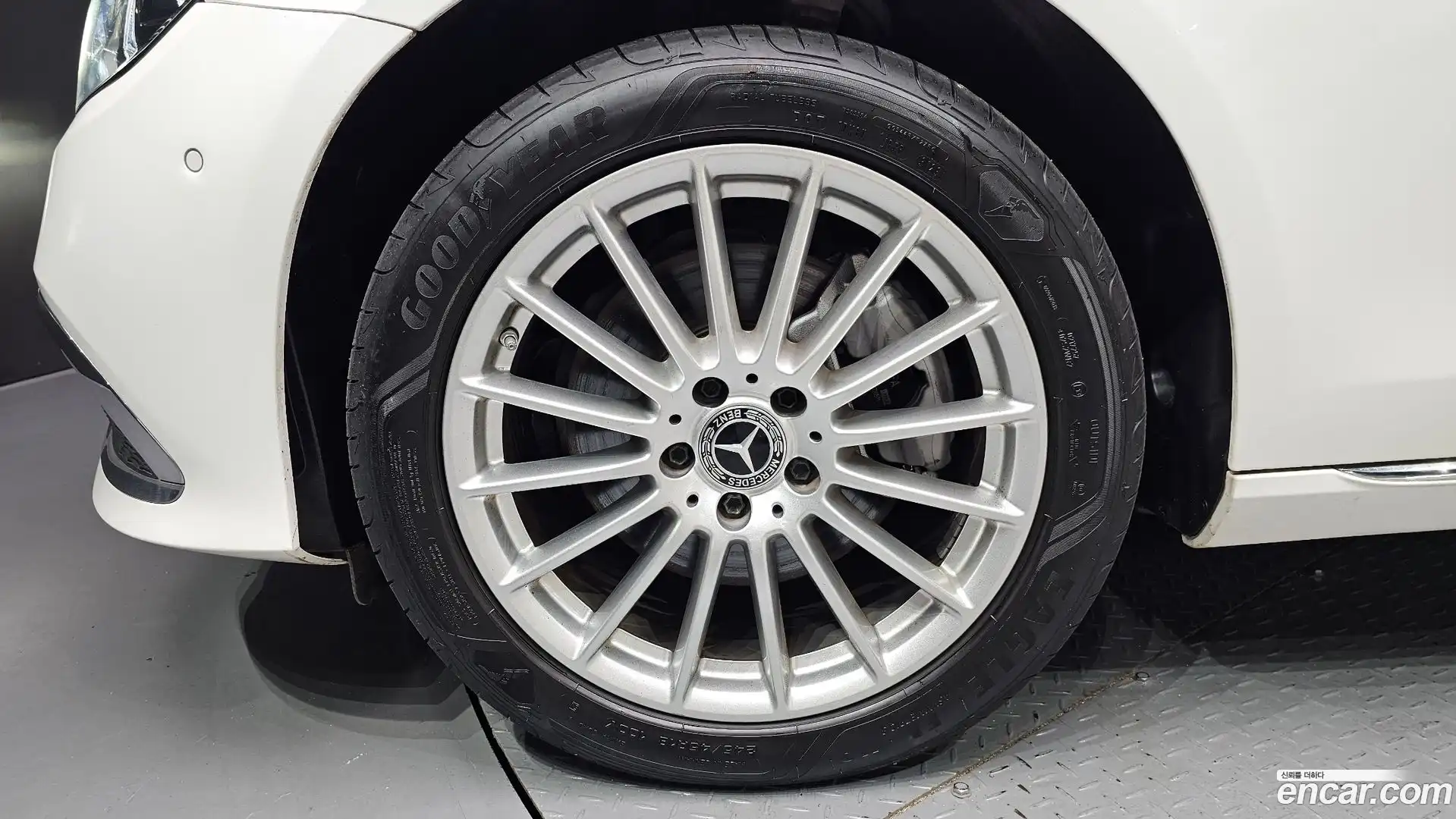 E-Class Mercedes-Benz 2023.7-OUTER-005