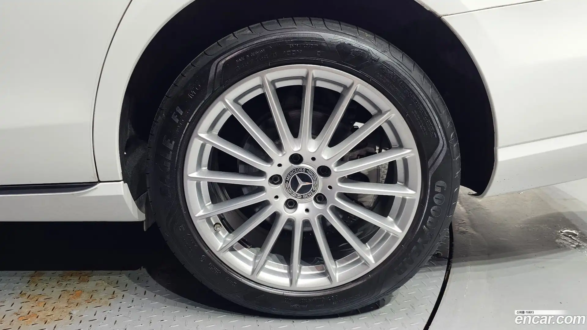 E-Class Mercedes-Benz 2023.7-OUTER-031