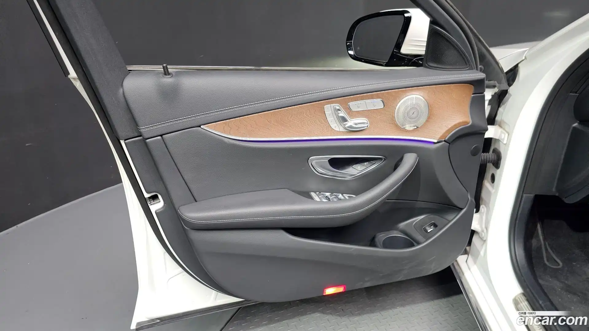 E-Class Mercedes-Benz 2023.7-INNER-034