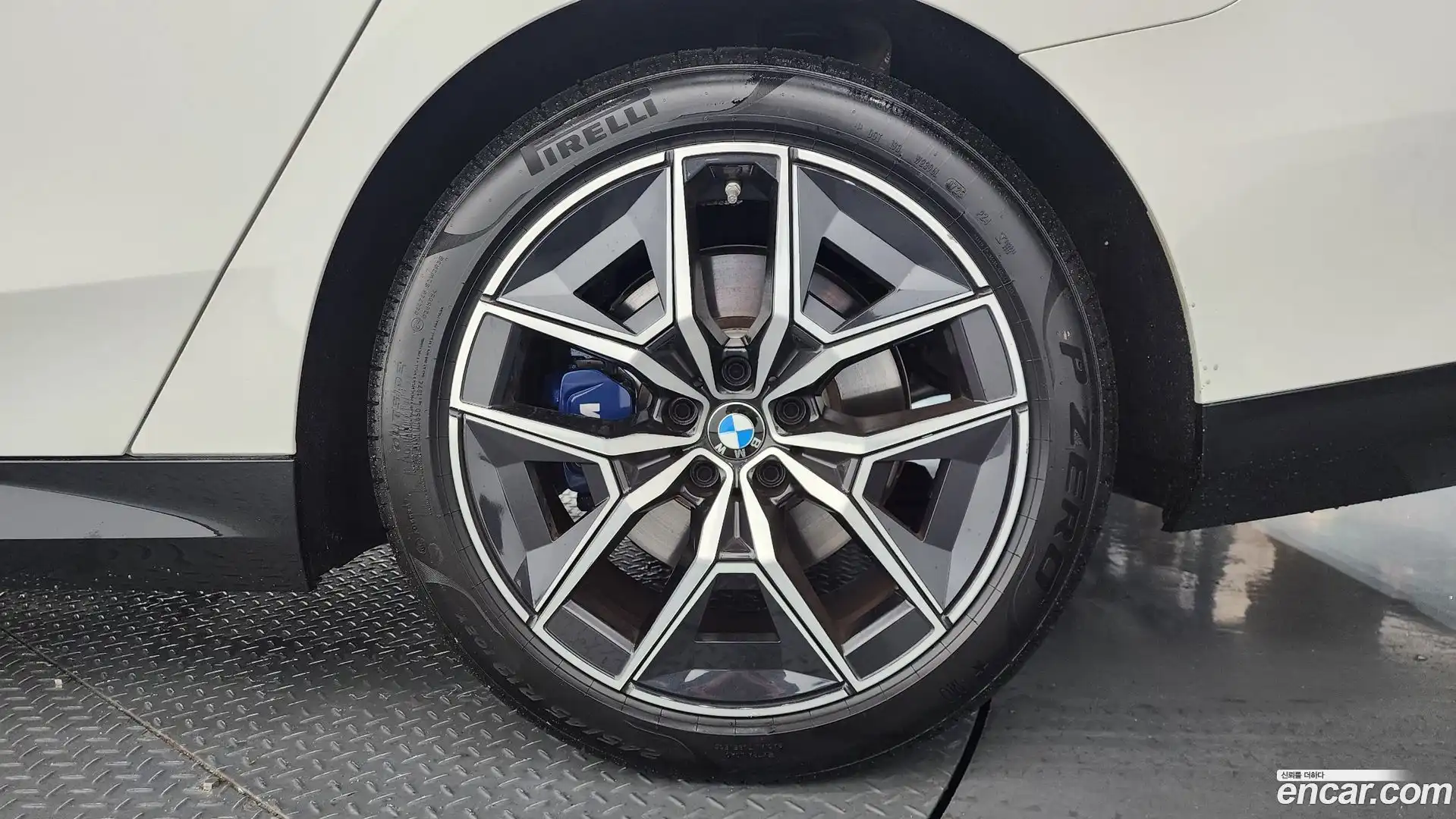 5-Series BMW 2025.8-OUTER-031