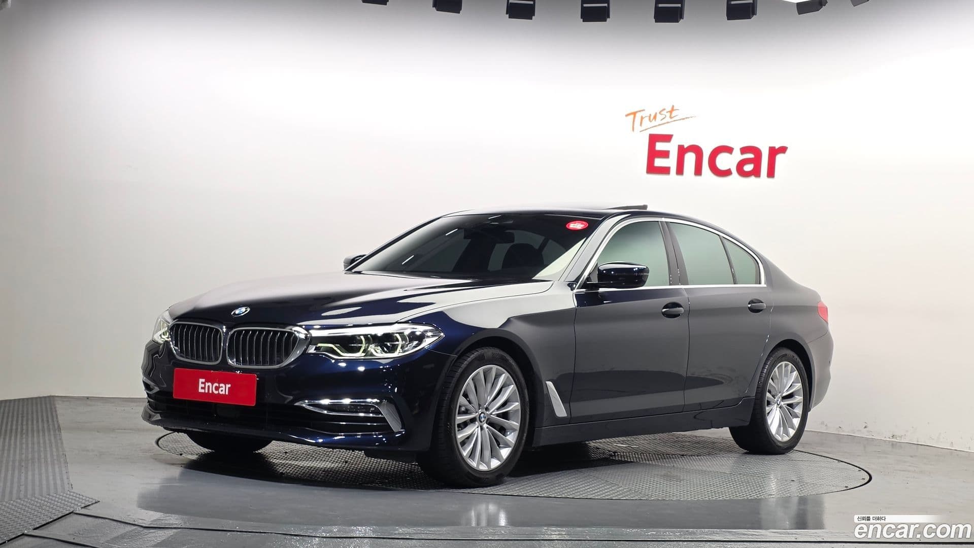 Main__Slider__Photo:5-Series BMW 2019.3-0