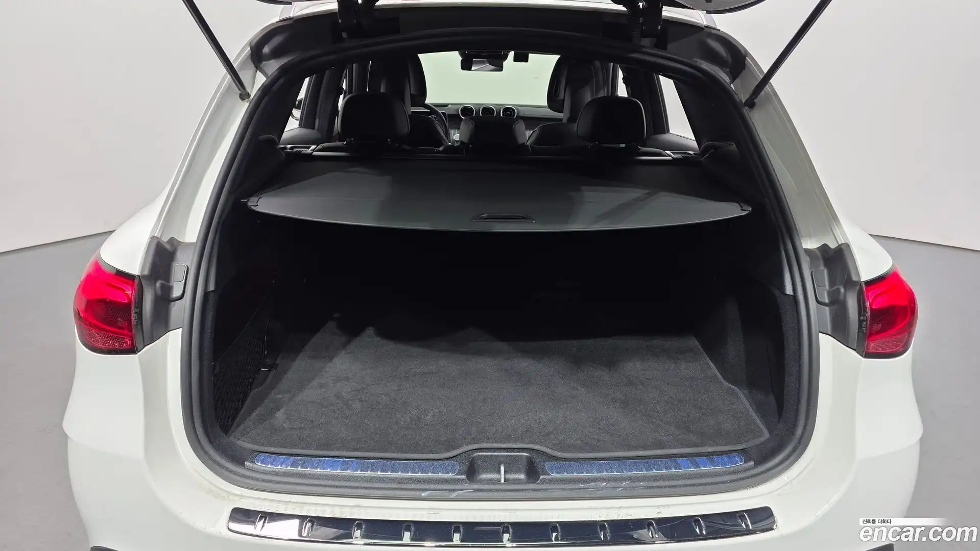 GLC-Class Mercedes-Benz 2023.10-OPTION-022