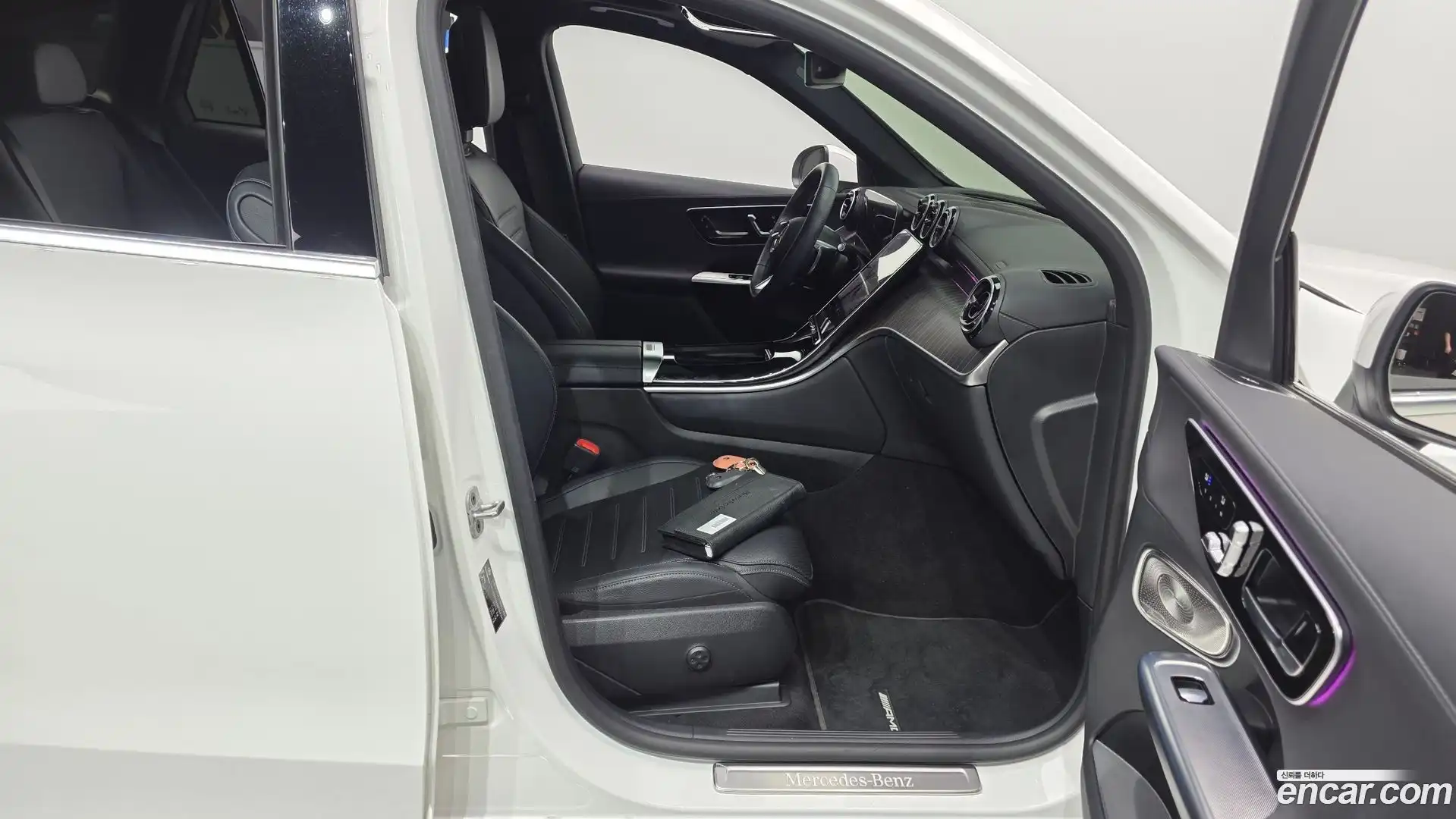 GLC-Class Mercedes-Benz 2023.10-INNER-036