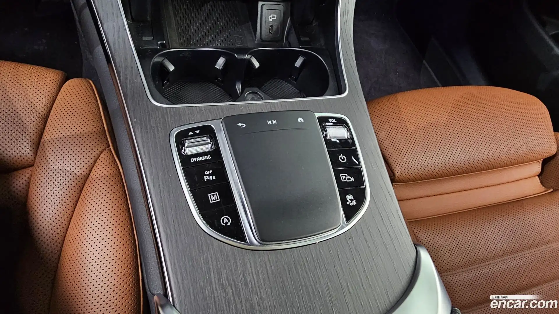GLC-Class Mercedes-Benz 2021.3-INNER-009
