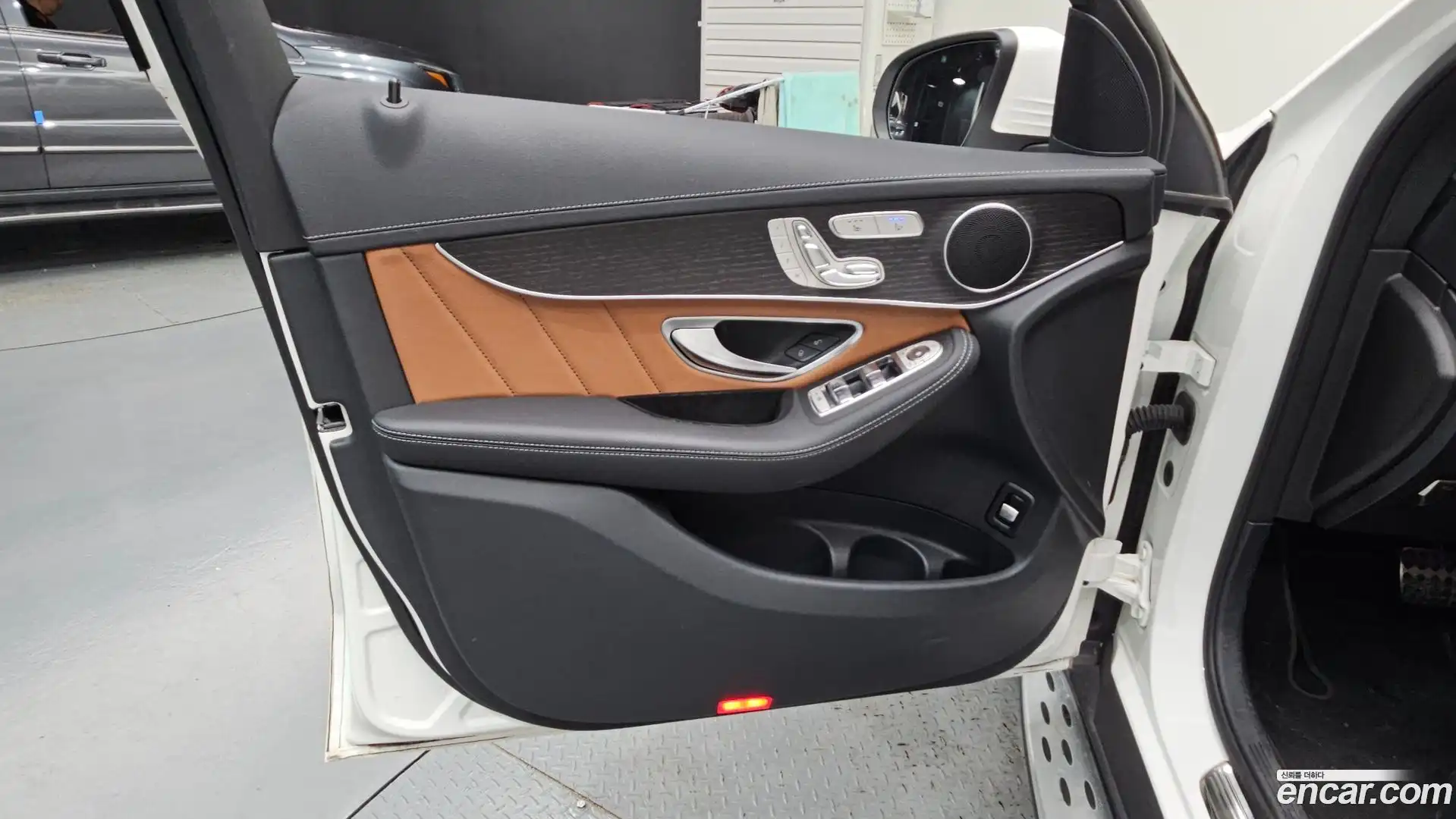 GLC-Class Mercedes-Benz 2021.3-INNER-034