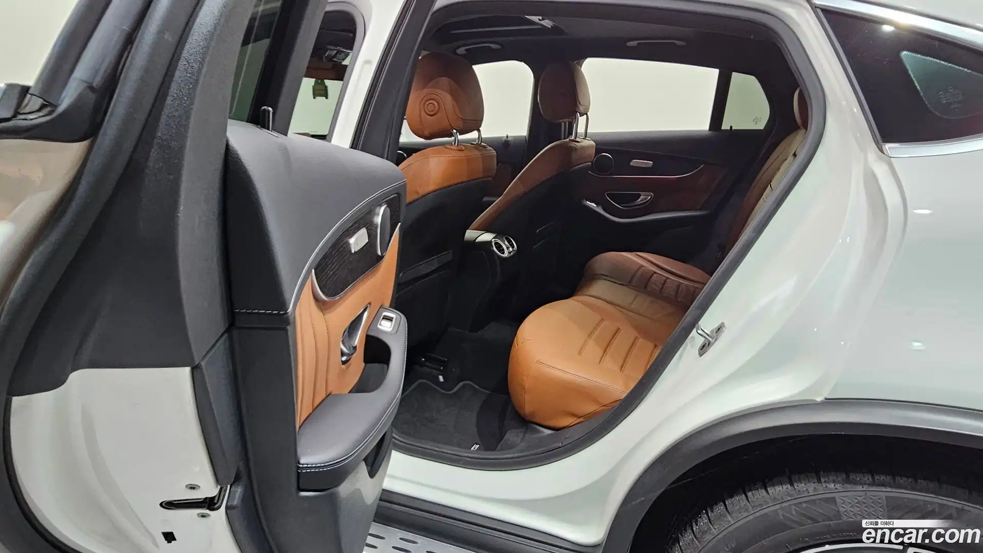 GLC-Class Mercedes-Benz 2021.3-INNER-036