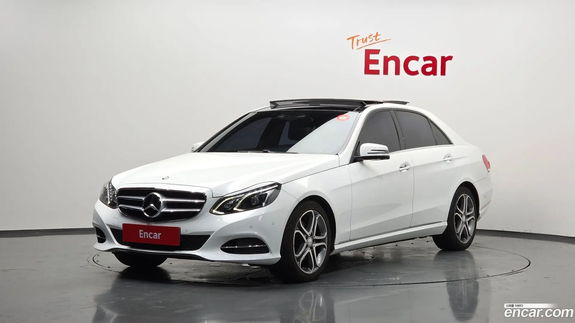 Main__Slider__Photo:E-Class Mercedes-Benz 2015.11-0