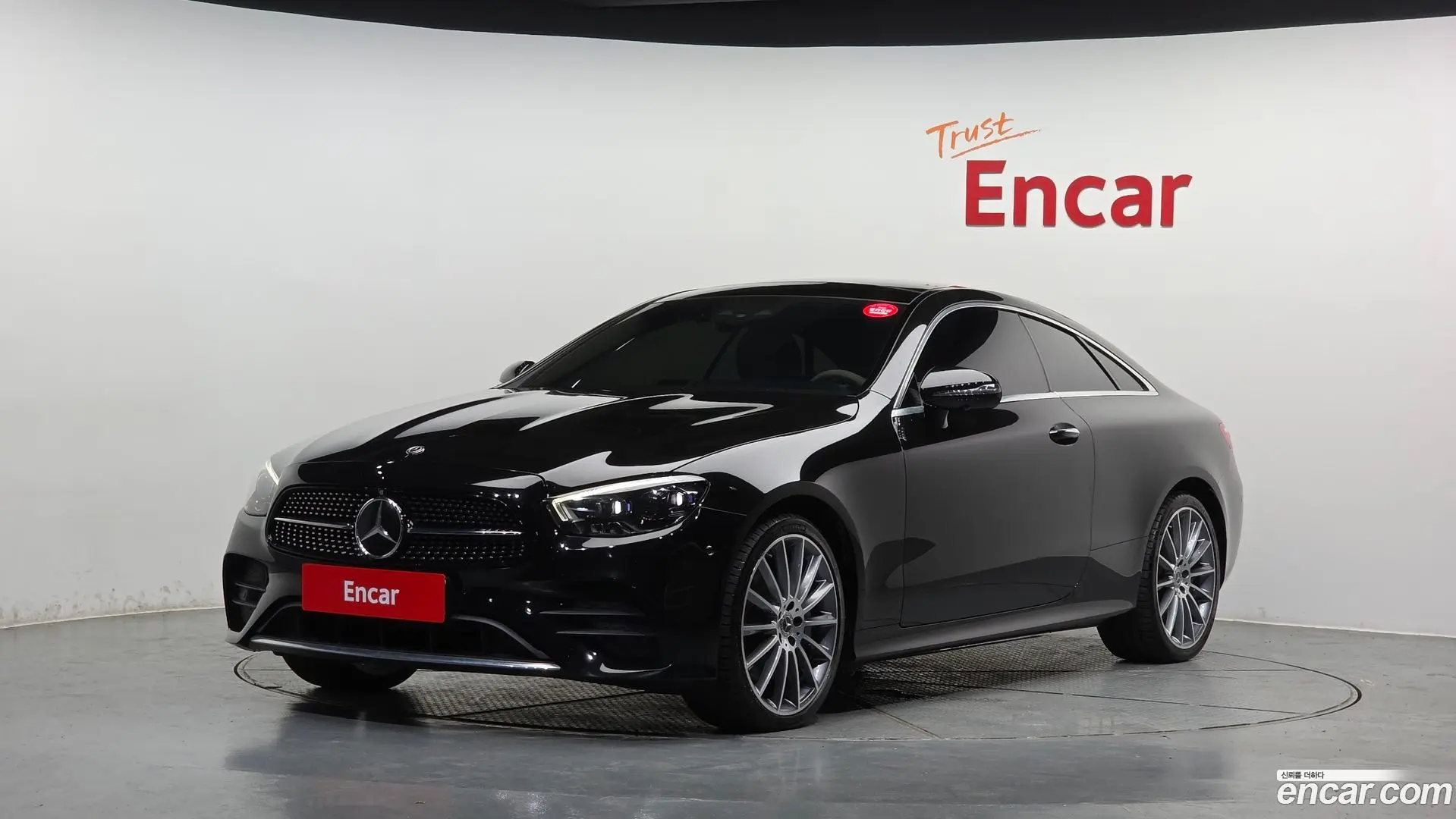 Main__Slider__Photo:E-Class Mercedes-Benz 2021.3-0