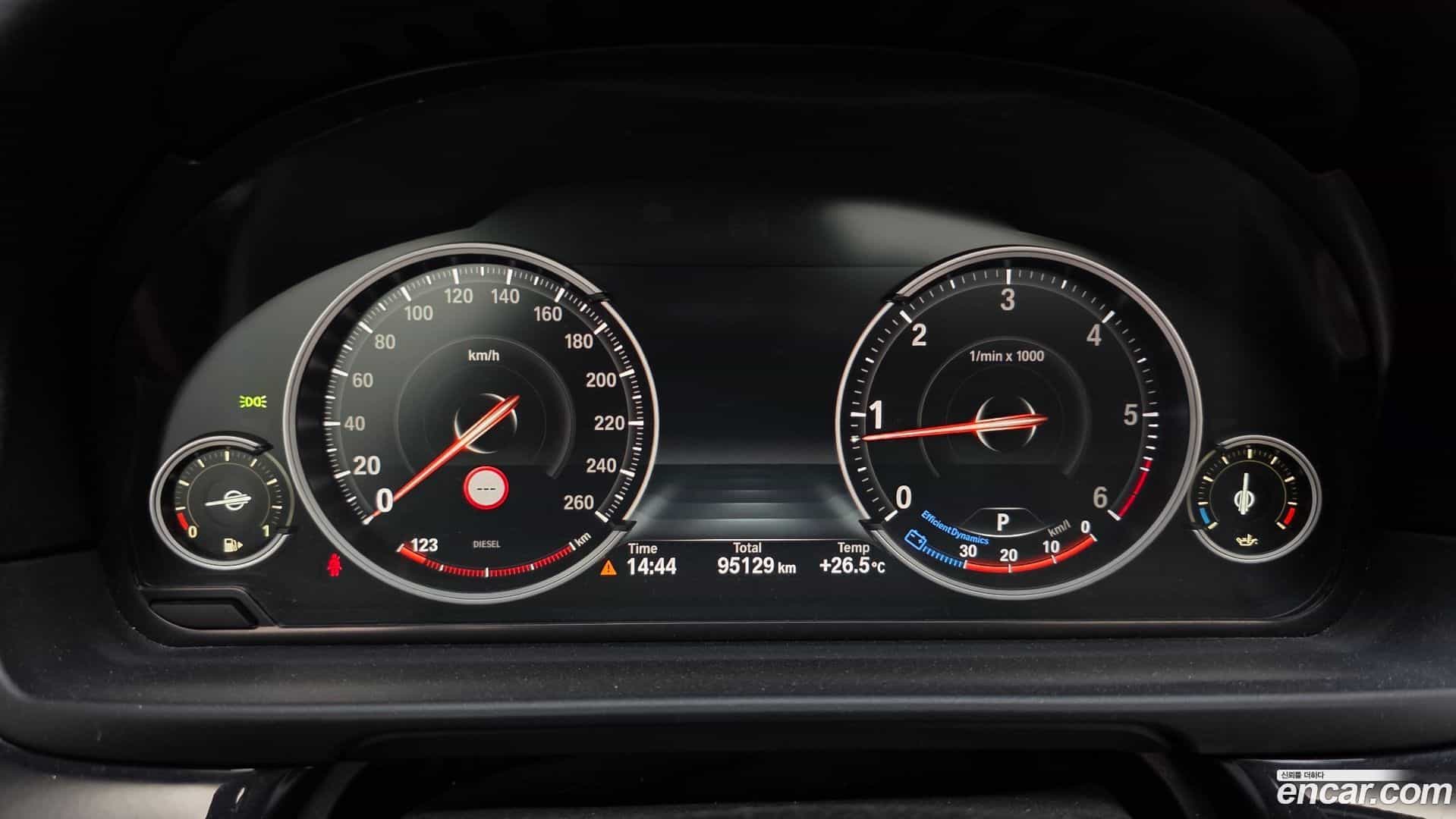 5-Series BMW 2015.9-INNER-008