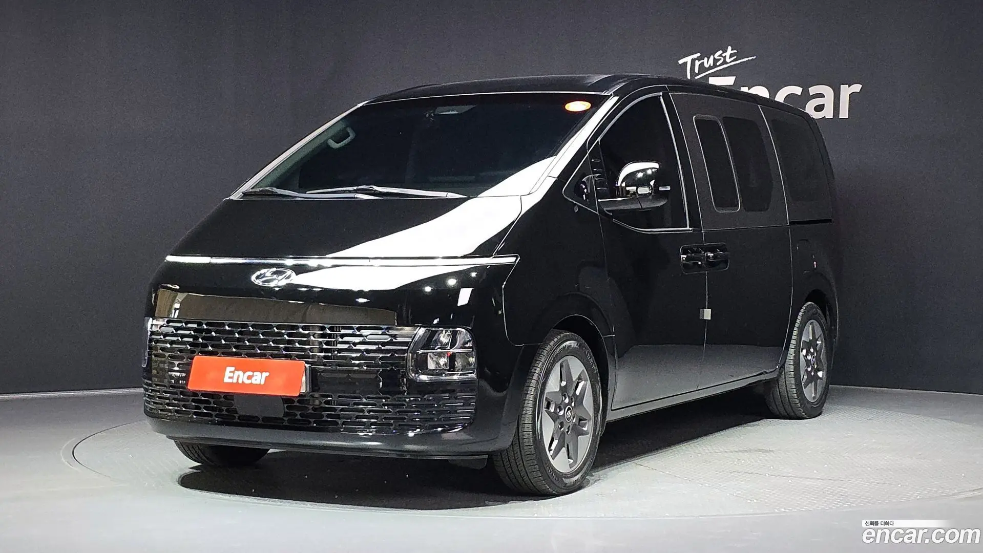 Main__Slider__Photo:Staria Hyundai 2022.10-0