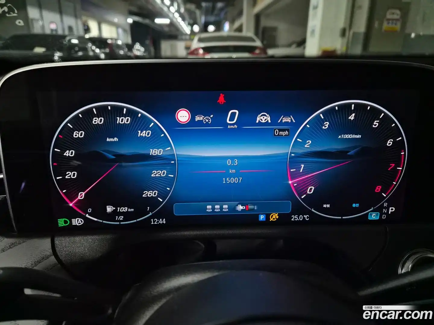 E-Class Mercedes-Benz 2025.9-INNER-010